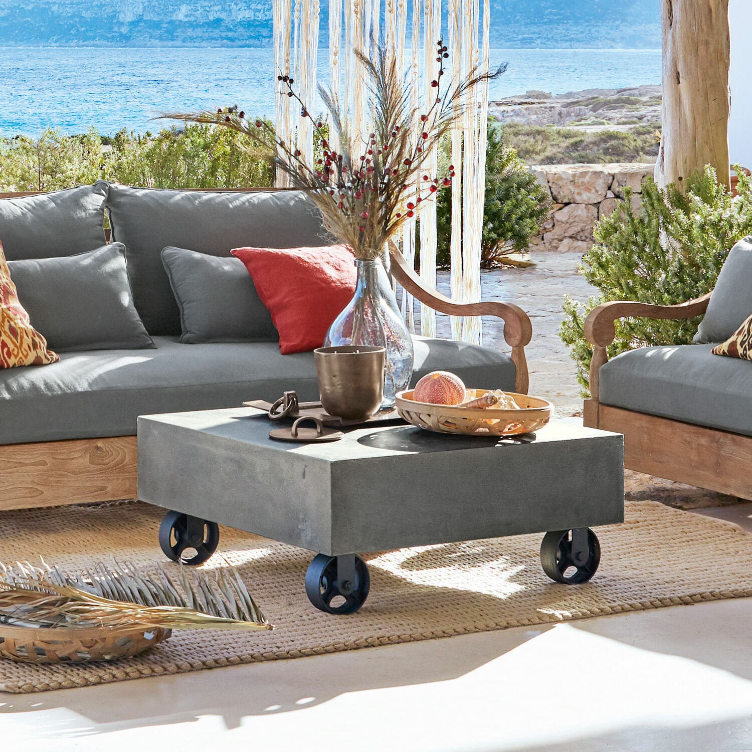 Couchtisch Kensington Place Moderner grauer Betoncouchtisch auf Rollen für Wohn- und Gartenbereich