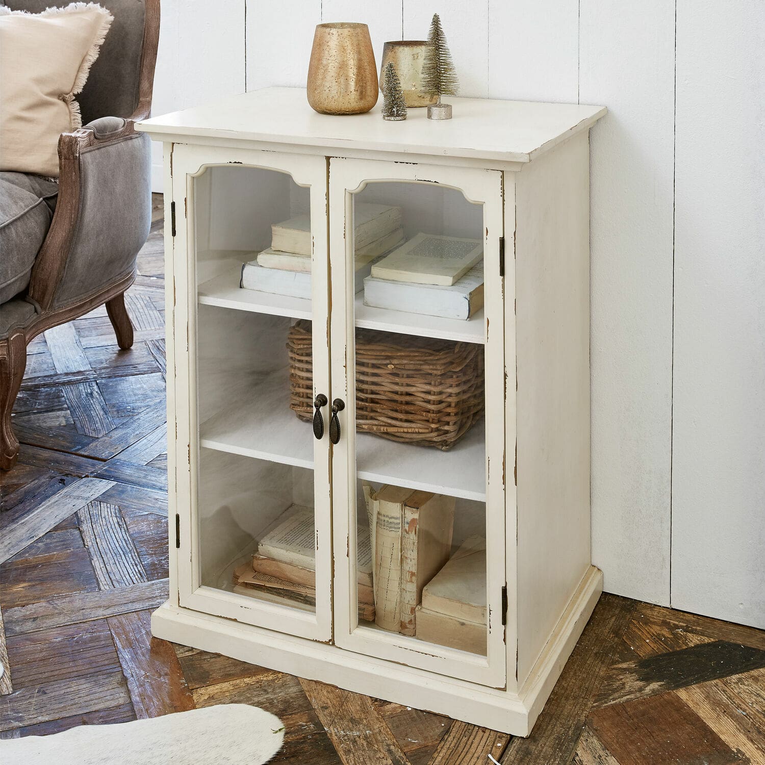 Kommode Greve Weisse Holzvitrine mit Glastüren und Regalen für Bücher und Dekorationen