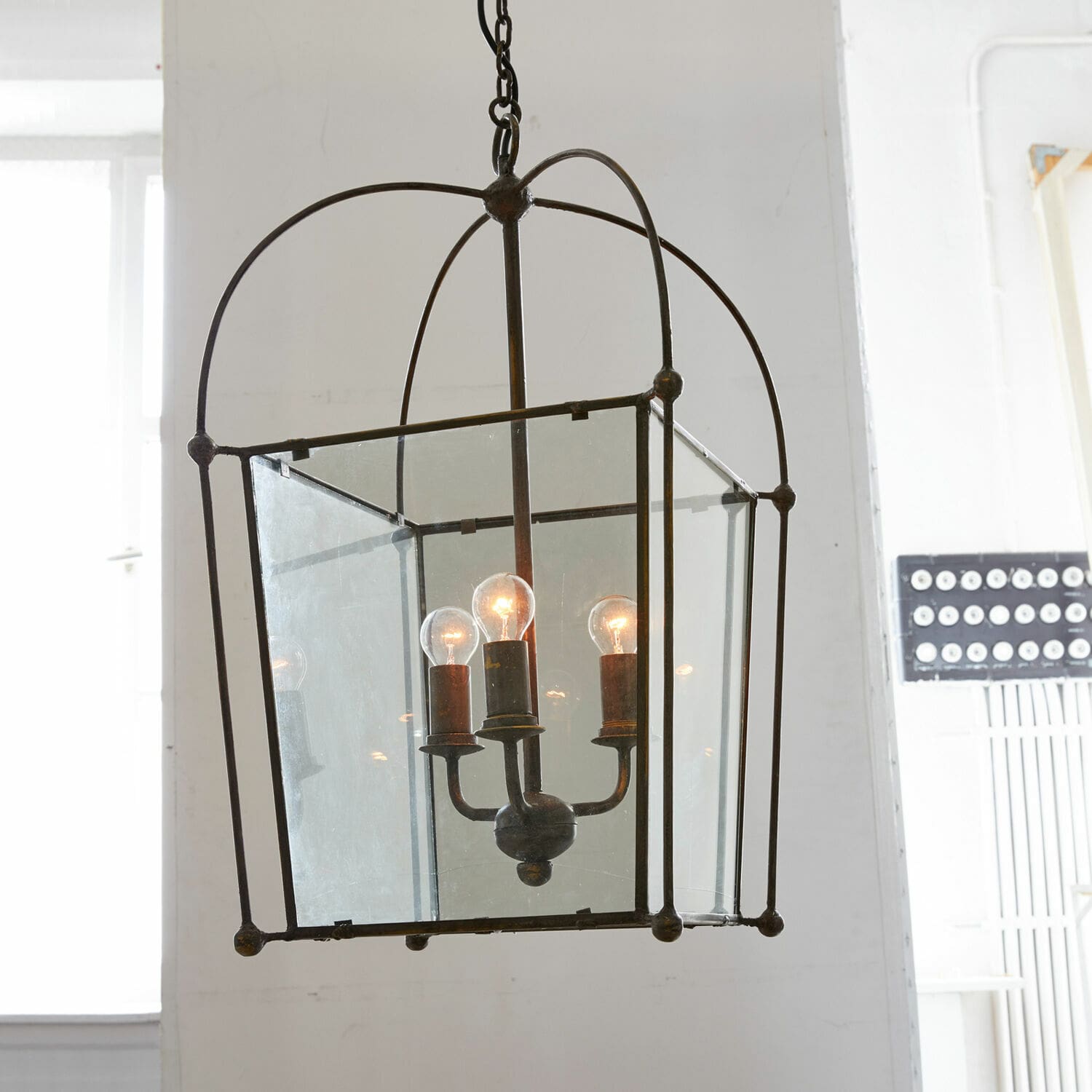 Leuchter Sèvres Hängeleuchte aus Metall und Glas im Vintage-Stil mit drei Glühbirnen, dekorative Deckenleuchte