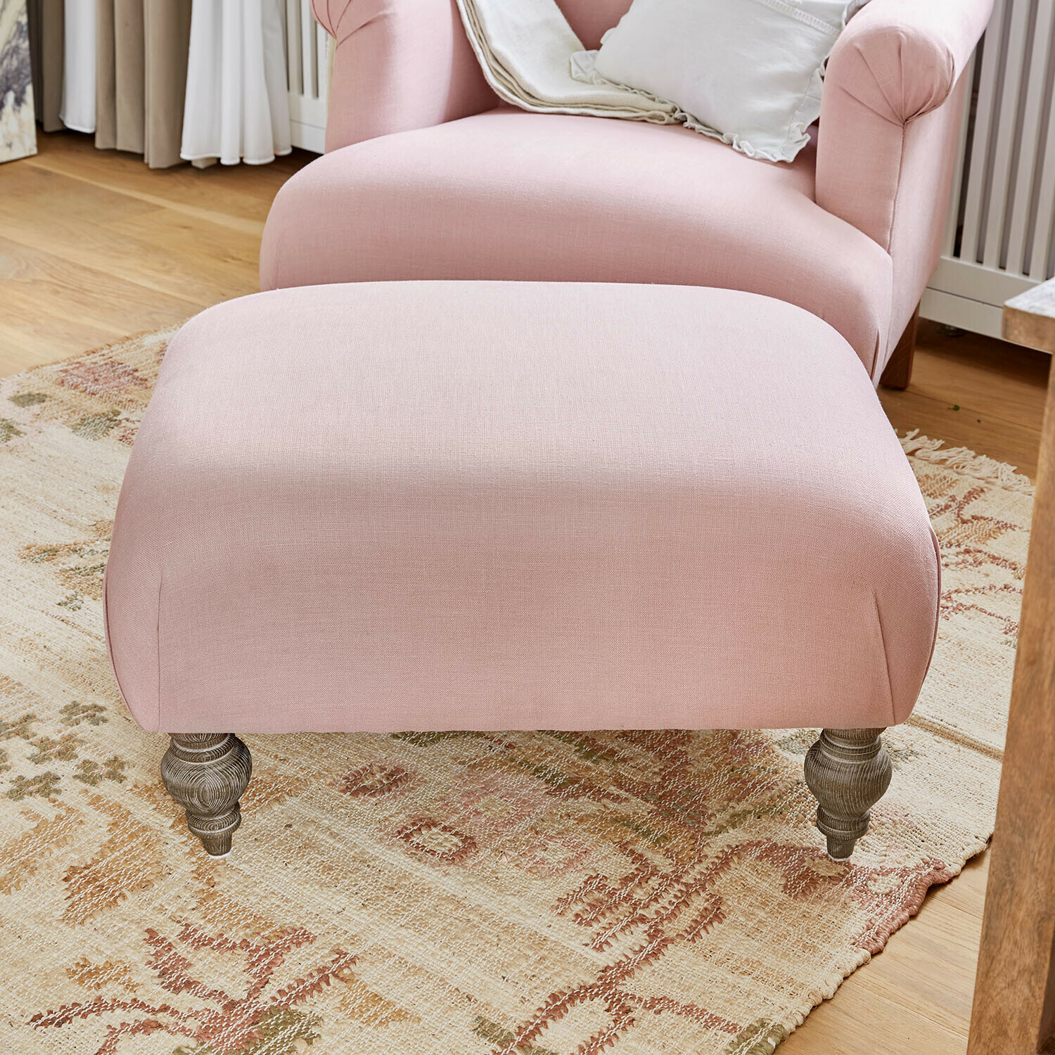 Sessel mit Hocker Rose de Lumière