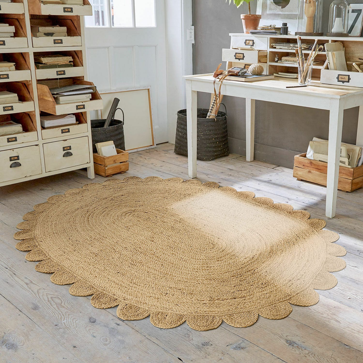 Teppich Ferce Ovaler Teppich aus natürlicher Jute mit dekorativem Rand, ideal für gemütliche Räume.