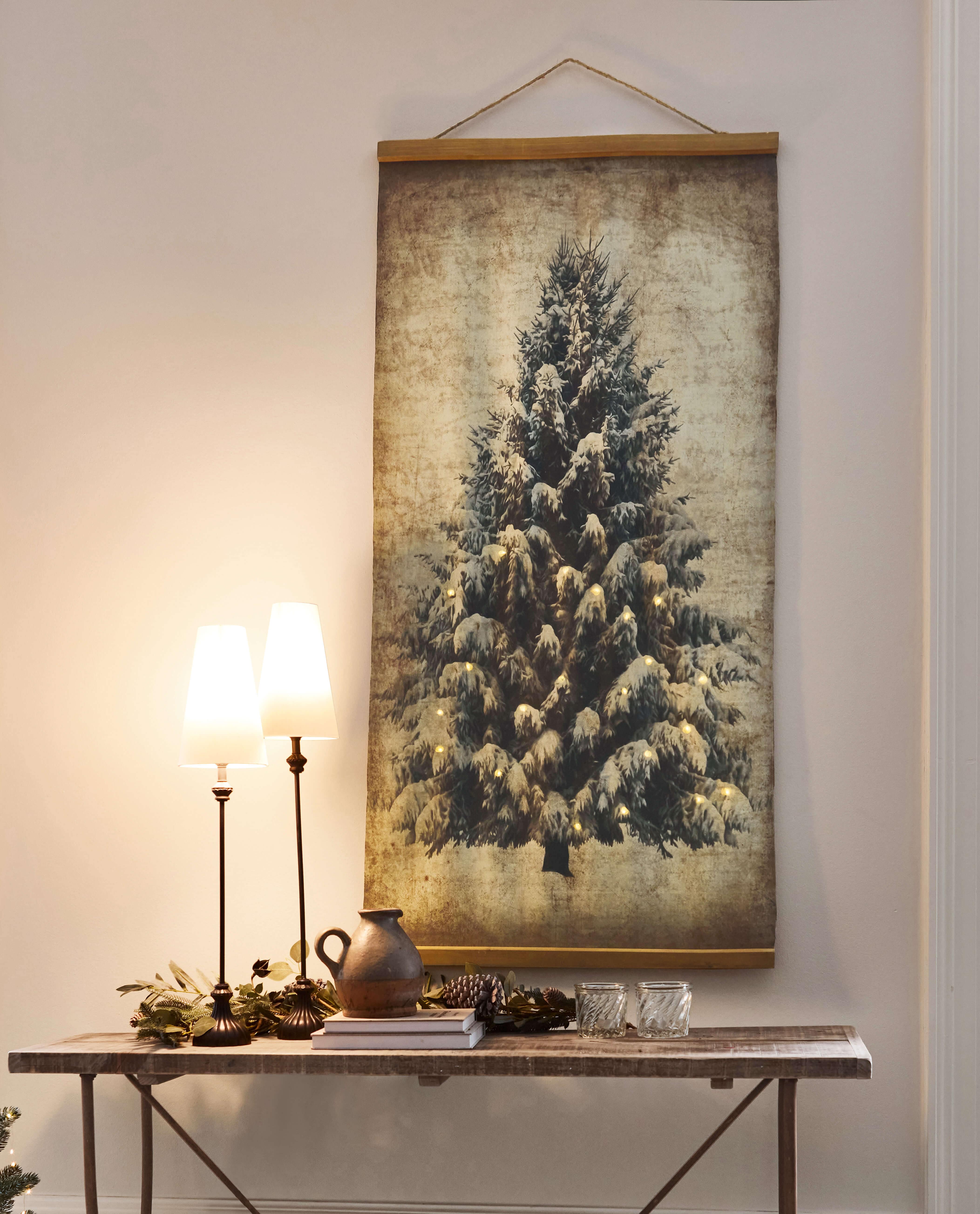 Dekorative Leinwand mit Tannenbaum und LED-Lichtern, rustikaler Einrichtungsstil