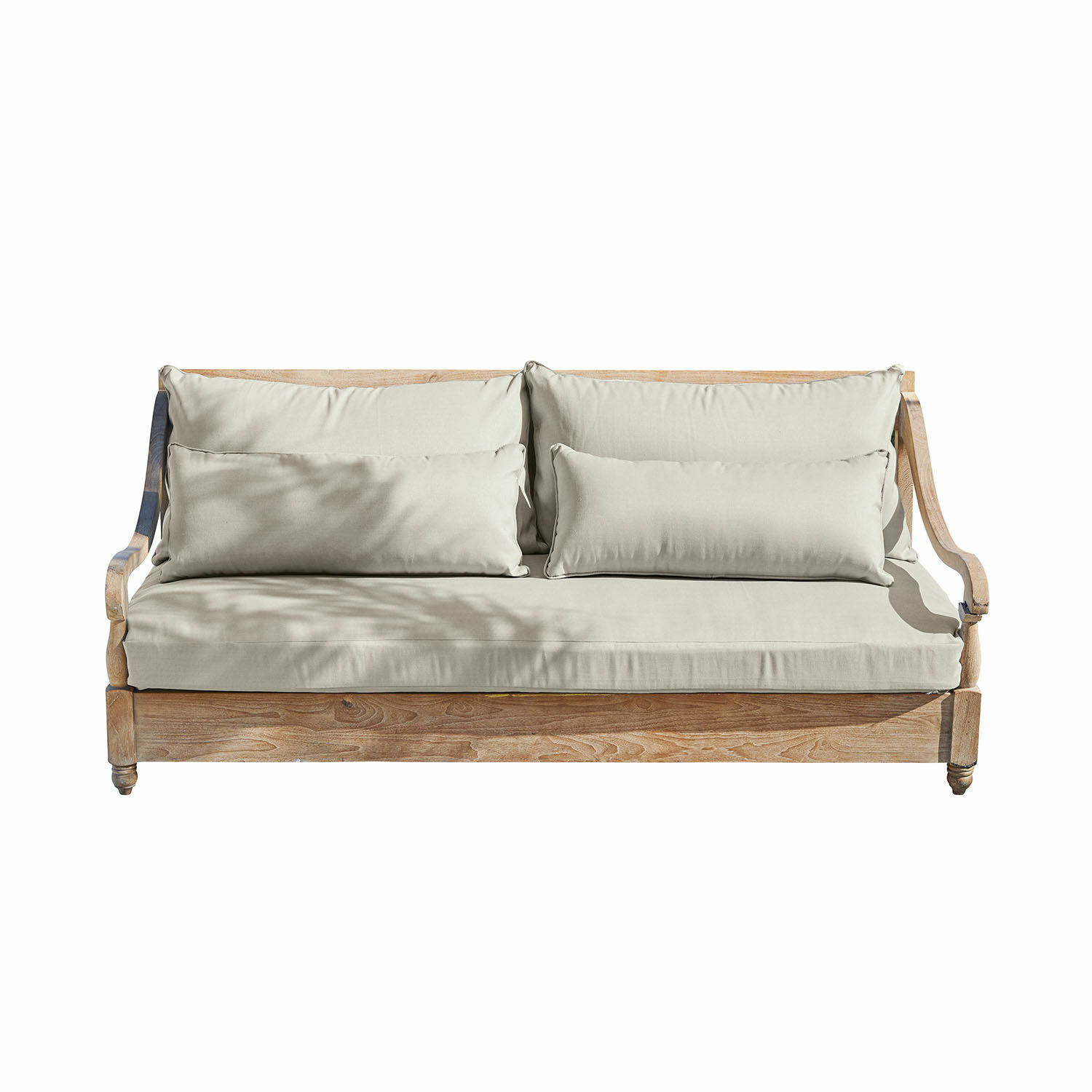 Sofa Montcassin aus braunem Holz mit beigen Kissen, bequemes Wohnzimmermöbel