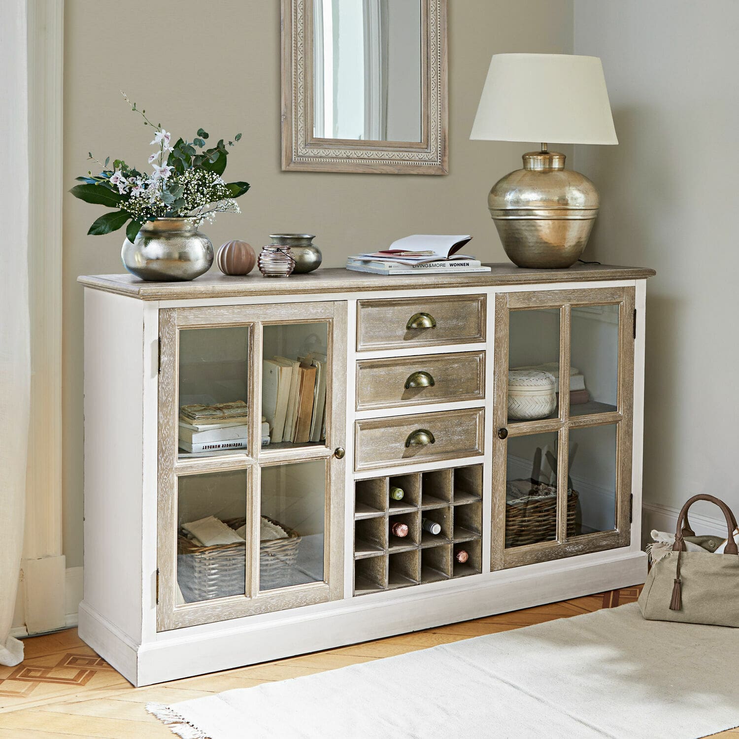 Kommode Magoffin Kommode aus Holz in Weiss und Natur mit Schubladen und Weinfach für das Wohnzimmer