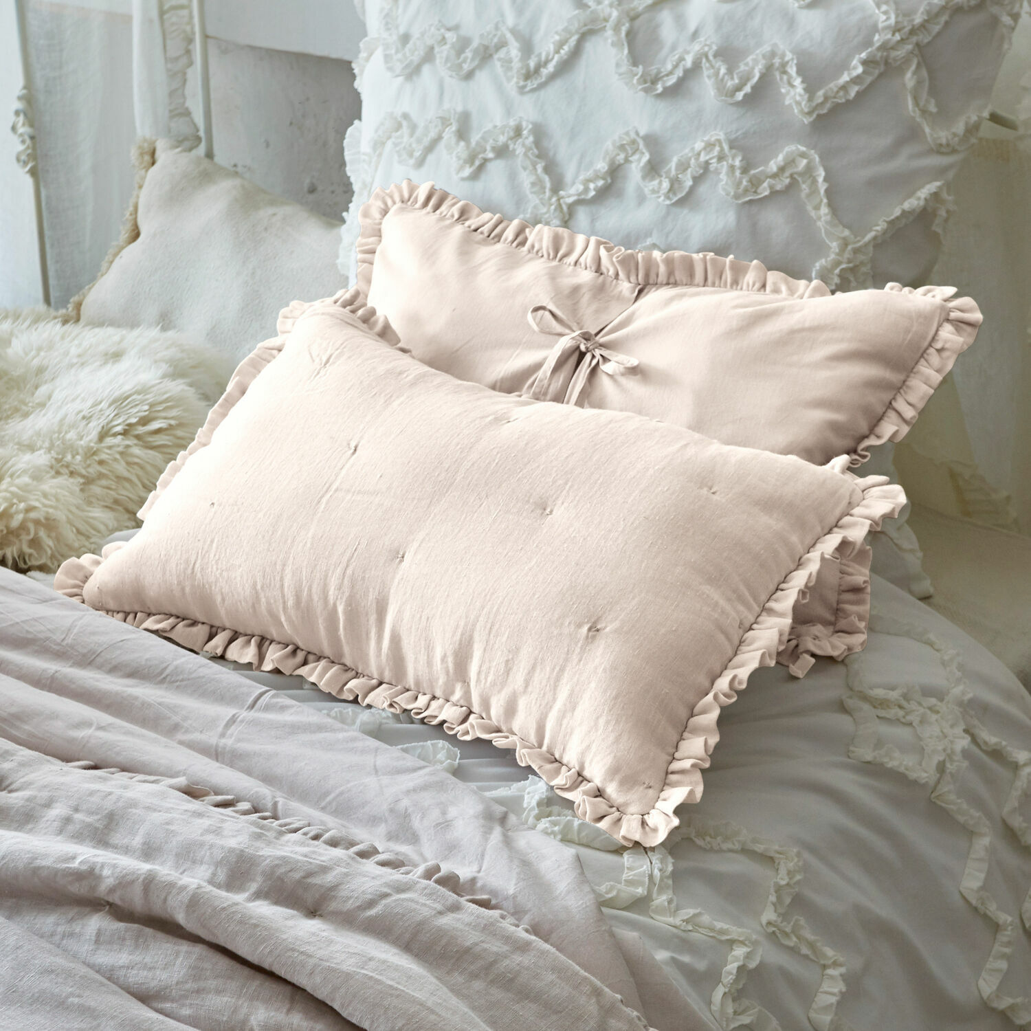 Kissenhülle 2er Set Iriga Beige Baumwoll-Kissenhülle mit Rüschen, dekorativ und weich fürs Schlafzimmer