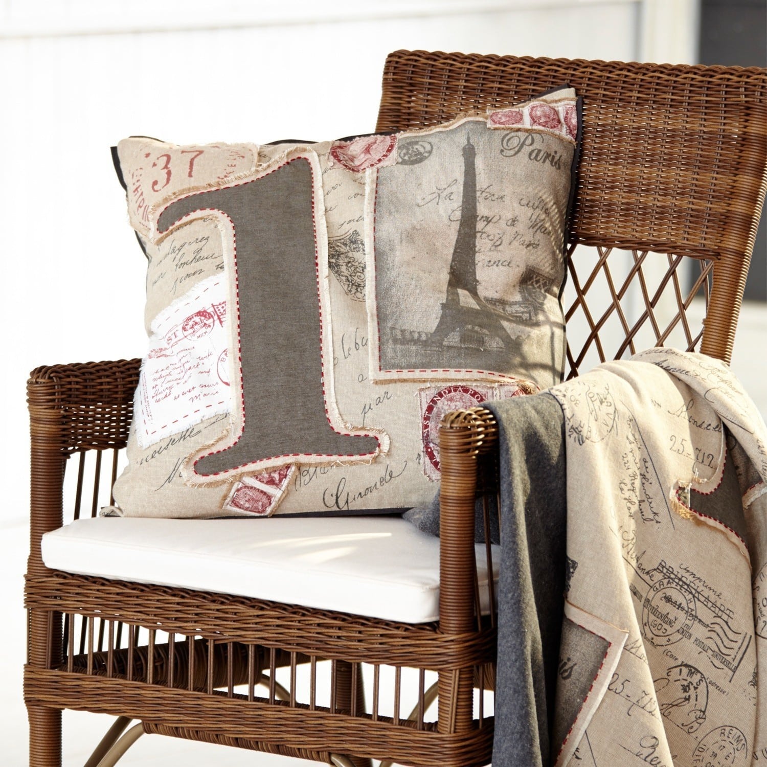 Kissen Coussin Dekoratives Kissen aus beigem Stoff mit Eiffelturm-Motiv und grosser Zahl 1, Briefmuster