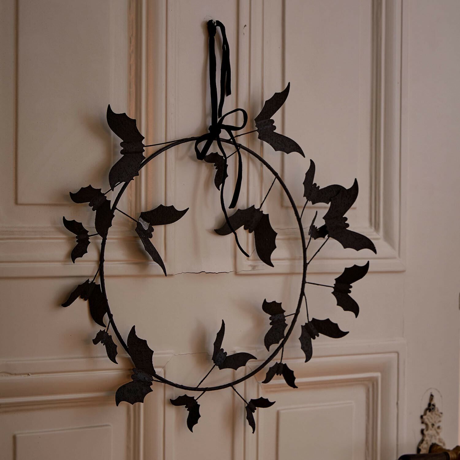 Kranz Brynnach Dekorativer schwarzer Metallkranz mit Fledermaus-Motiv, ideal für Halloween und Wanddekoration