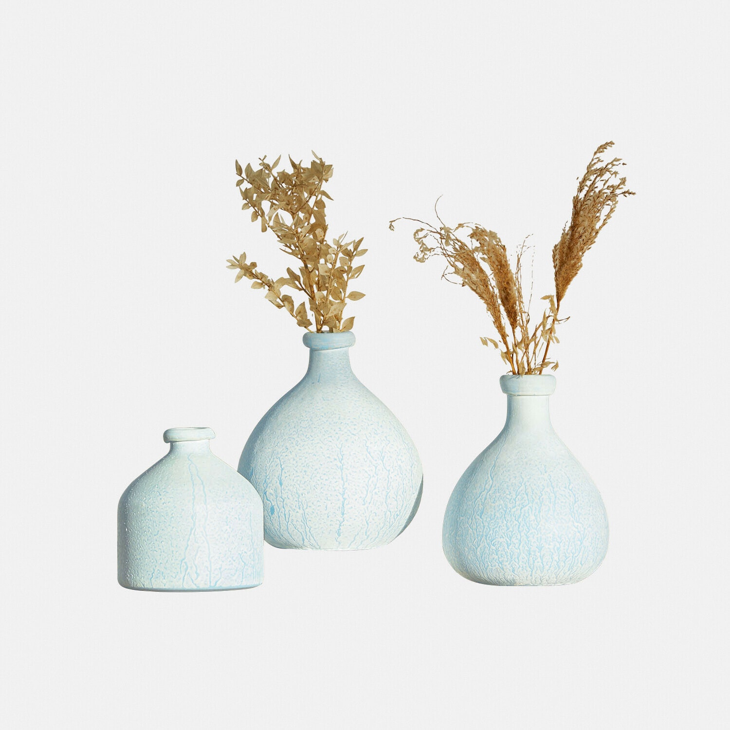 Vase 3er Set Donara Set mit drei hellblauen Keramikvasen und getrockneten Pflanzen, elegante Wohnraumdekoration