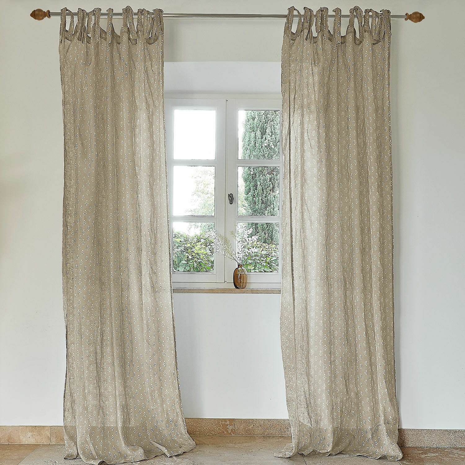 Gardine Xantelle Beige Vorhänge mit weissem Muster aus Naturmaterial, stilvolle Fensterdekoration fürs Wohnzimmer