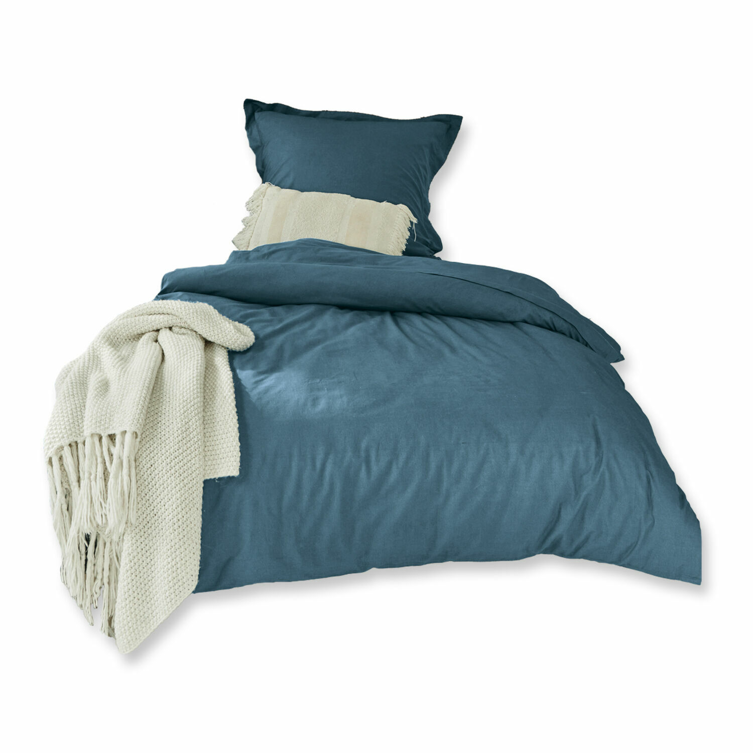 Bettwäsche Grosseto in Blau aus weicher Baumwolle mit cremefarbenem Plaid und Zierkissen.