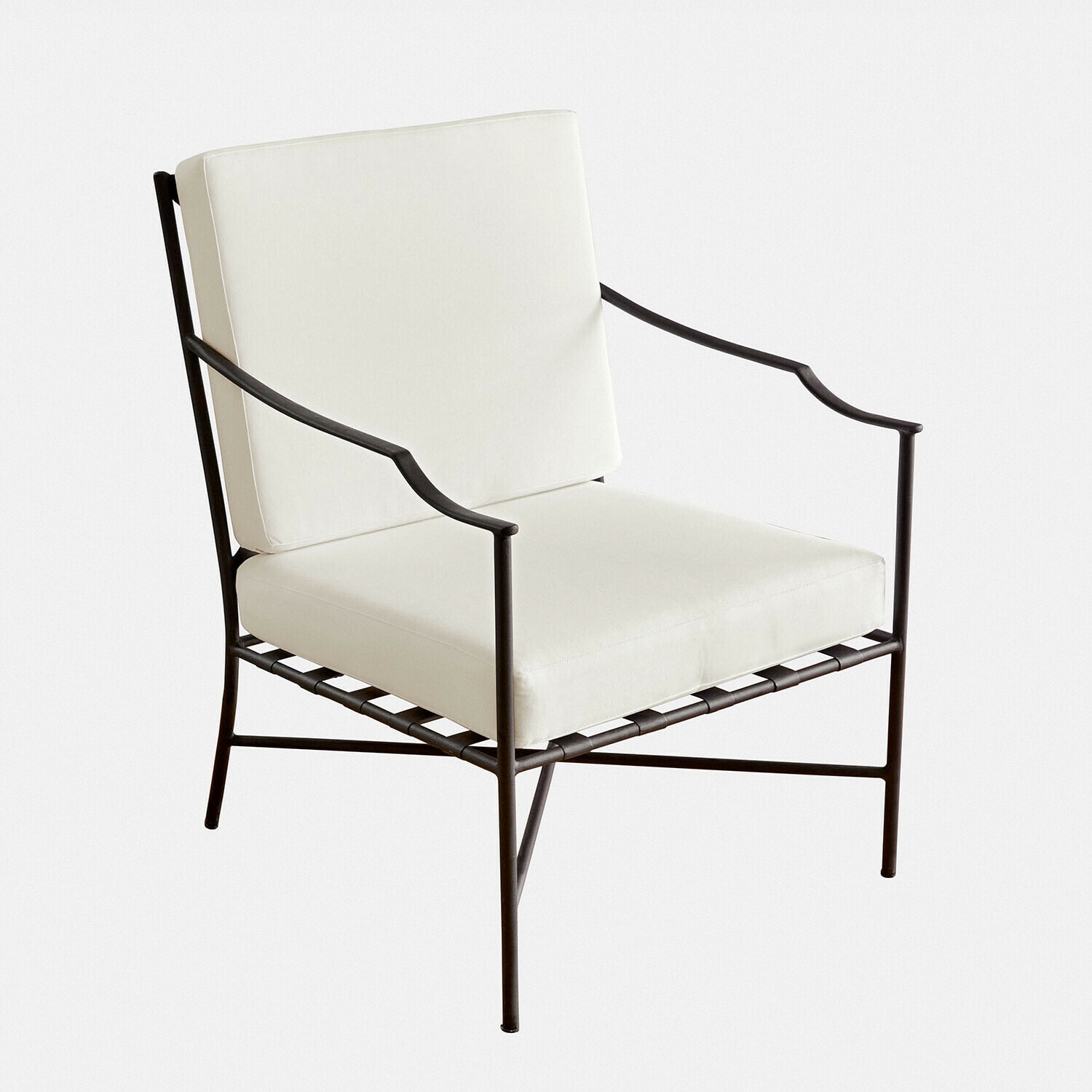 Sessel mit schwarzem Metallgestell und weissen Polstern, moderner Lounge-Sessel fürs Wohnzimmer