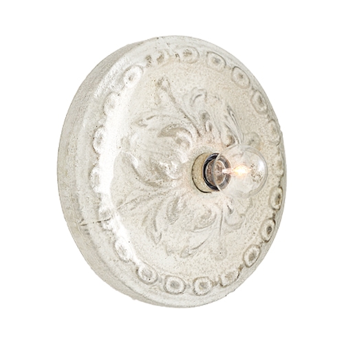 Runde weisse Wandlampe aus Keramik mit dekorativem Muster und sichtbarer Glühbirne, Vintage-Wandleuchte