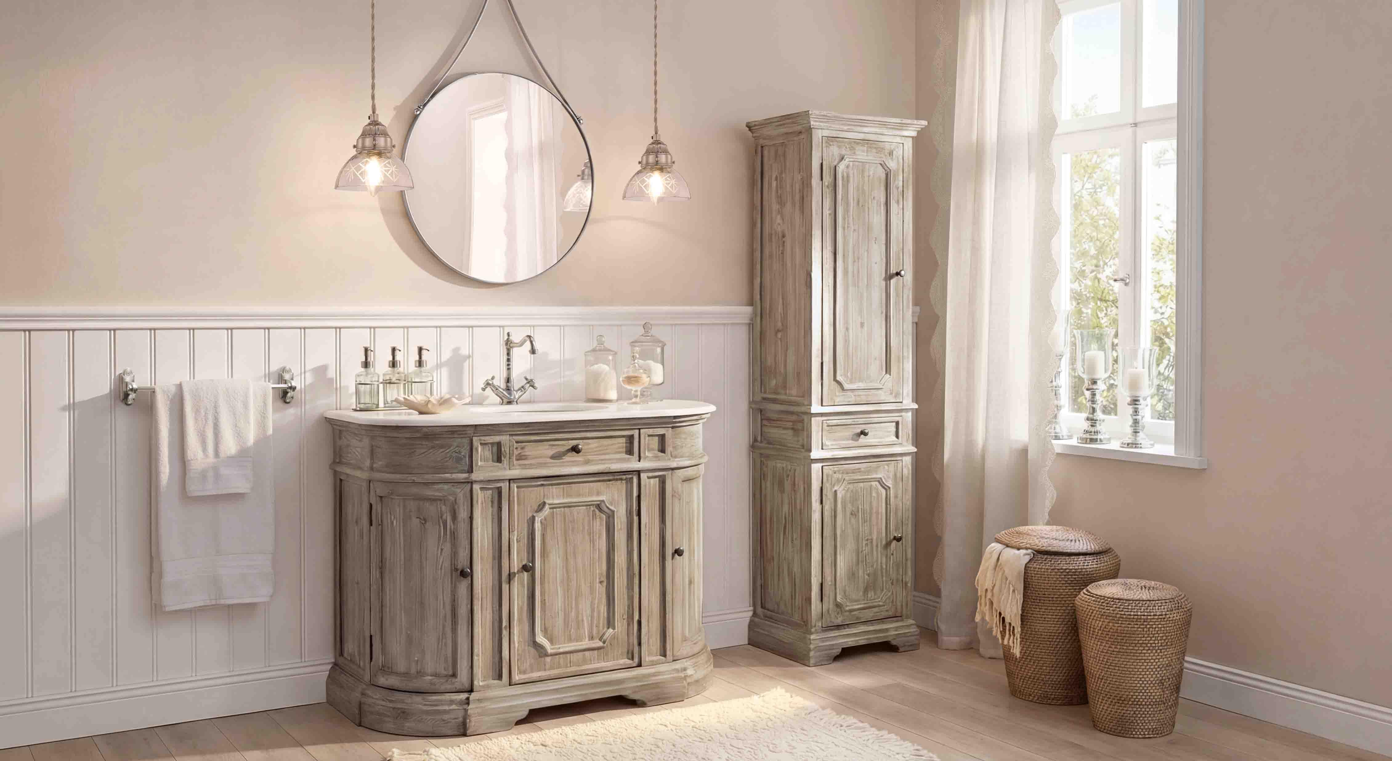 Vintage Badezimmermöbel aus grauem Holz mit Waschbecken, rundem Spiegel und Hängelampen