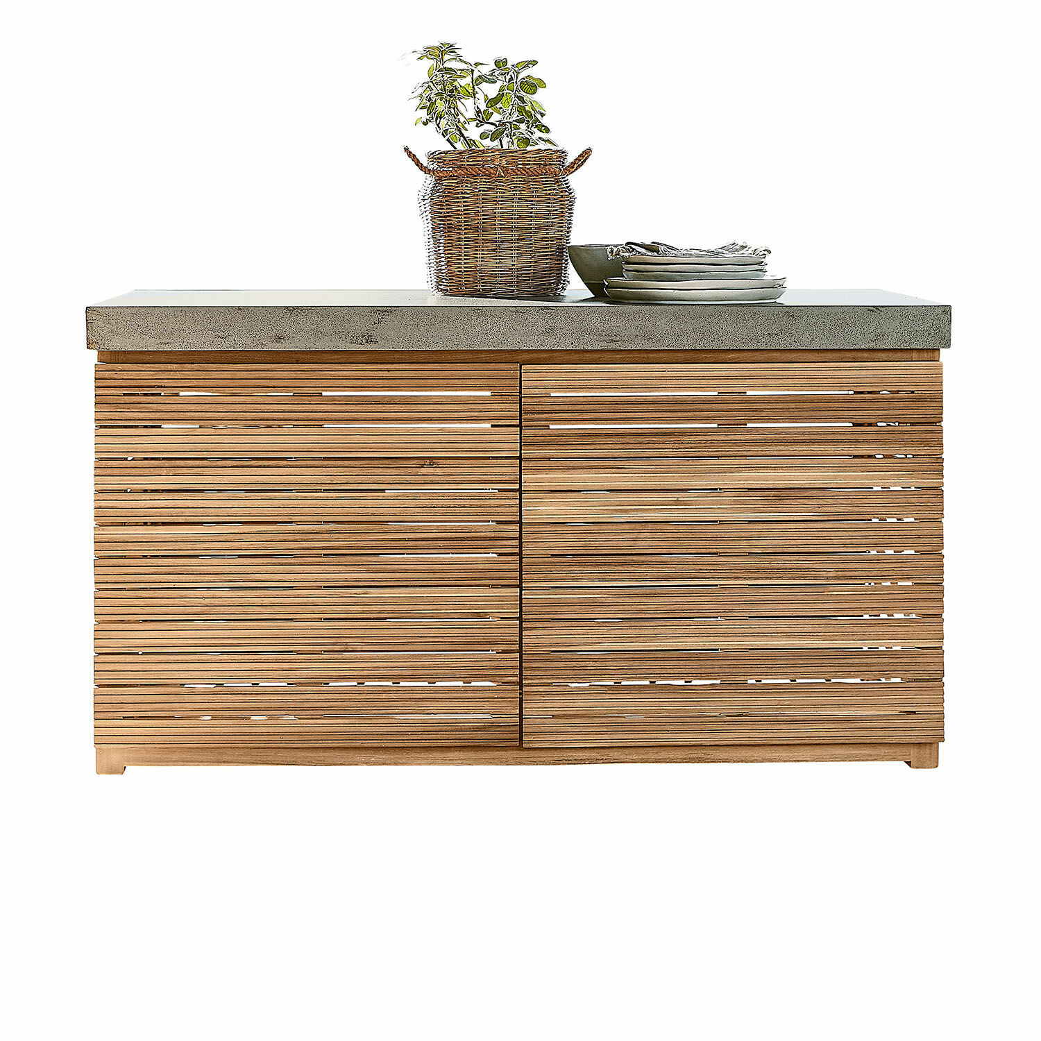 Outdoor-Küchenschrank FSC®-100% Venzone Kommode aus Holz mit Betonplatte, dekorativem Korb und gestapeltem Geschirr obenauf