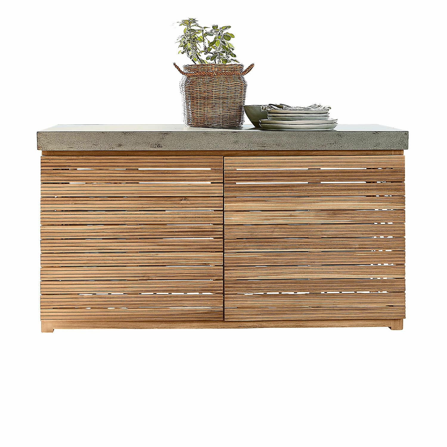 Outdoor-Küchenschrank FSC®-100% Venzone Kommode aus Holz mit Betonplatte, dekorativem Korb und gestapeltem Geschirr obenauf