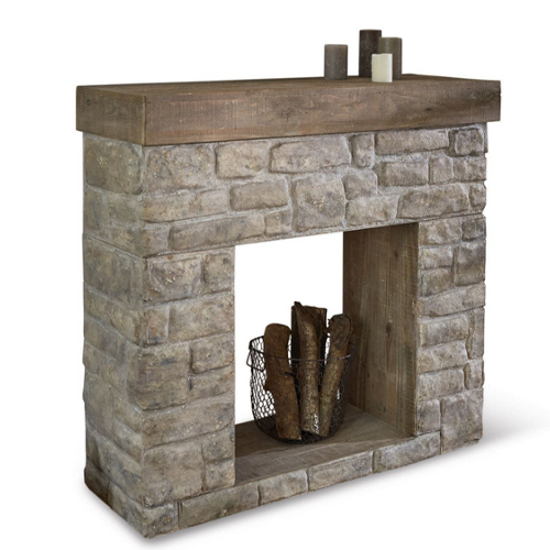 Dekorativer Kamin aus grauem Stein und Holz mit Ablage für Holzscheite und Kerzen