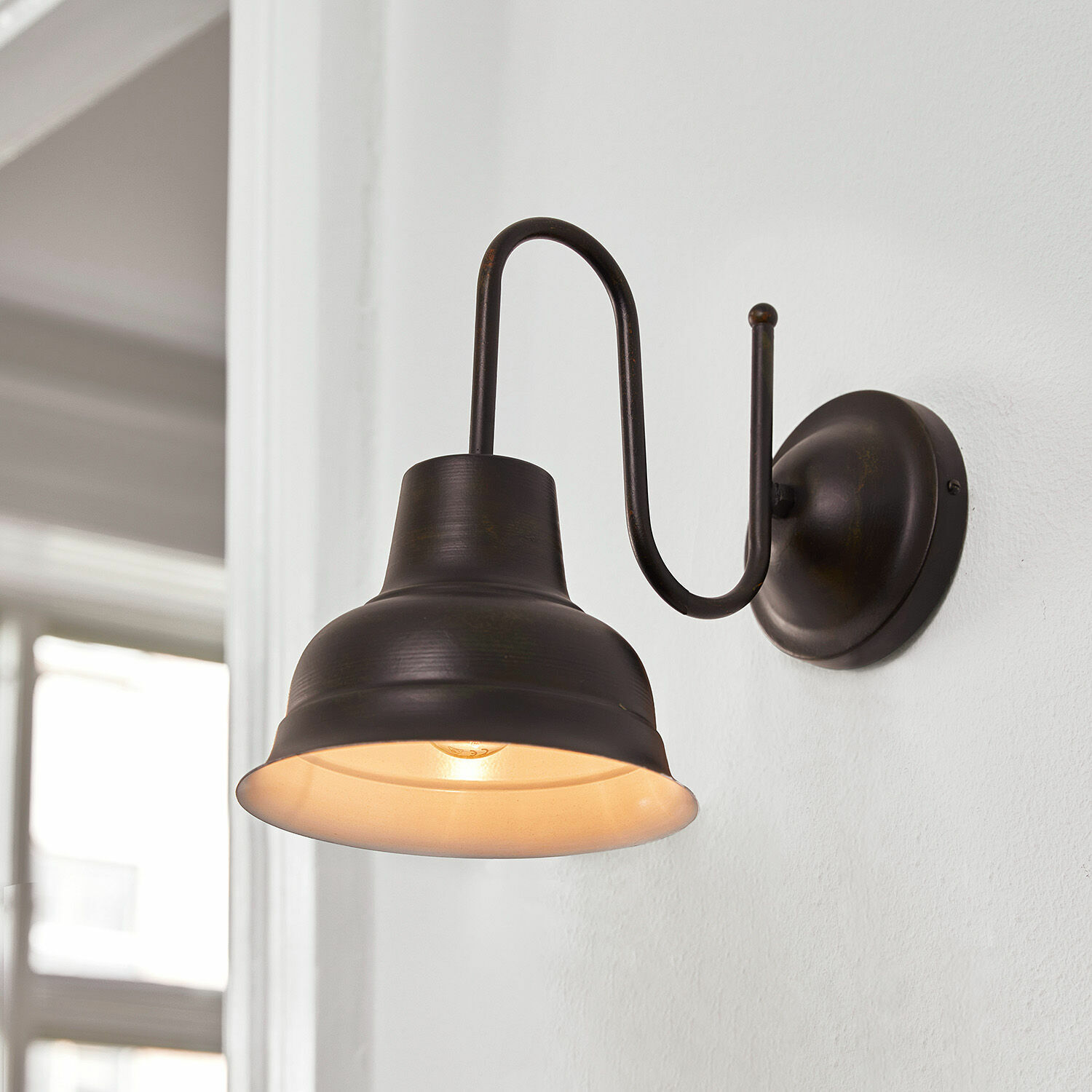 Wandlampe Sidney Schwarze Metall-Wandleuchte mit warmem Licht, Industriestil für moderne Räume