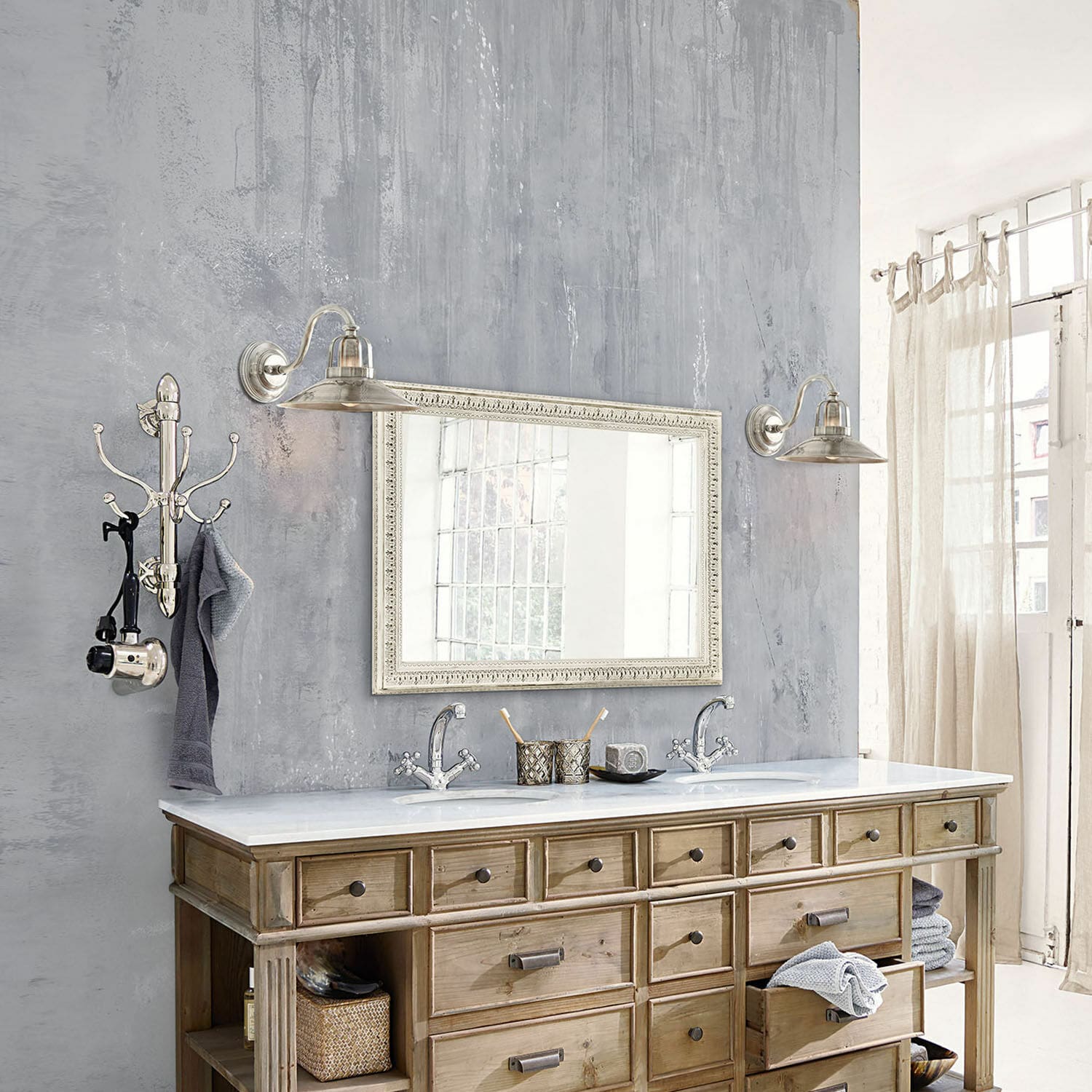 Spiegel Vinciano Holz-Badezimmerschrank mit weisser Marmorplatte und Doppelwaschbecken im Vintage-Stil