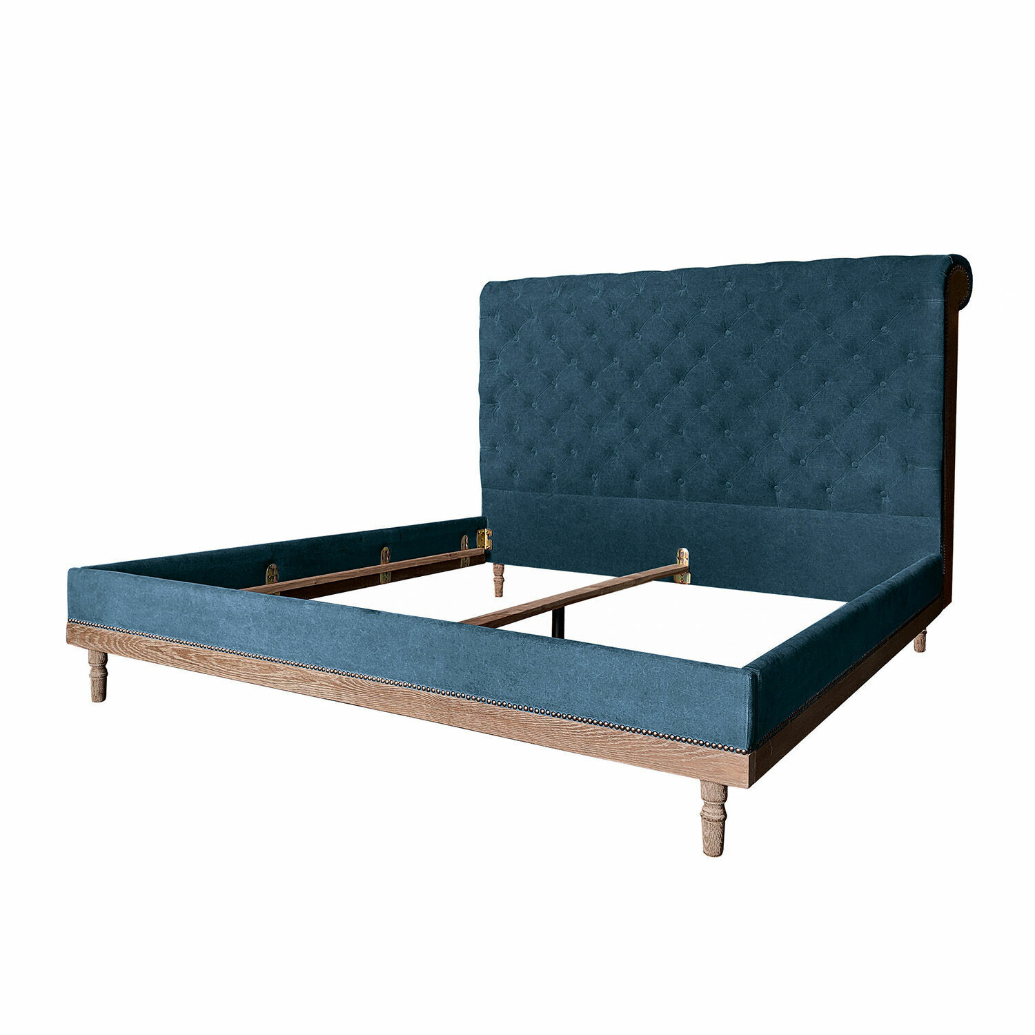 Blaues Polsterbett mit gesteppter Rückenlehne und Holzrahmen im eleganten Vintage-Stil