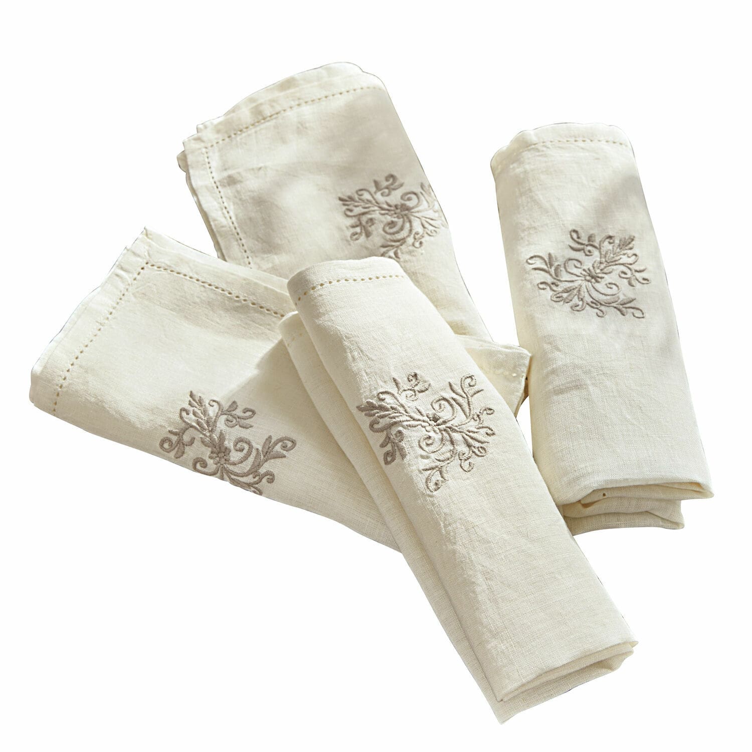 Servietten 4er Set Claudine Set aus cremefarbenen Leinenservietten mit feiner Stickerei, ideal für die Tischdekoration