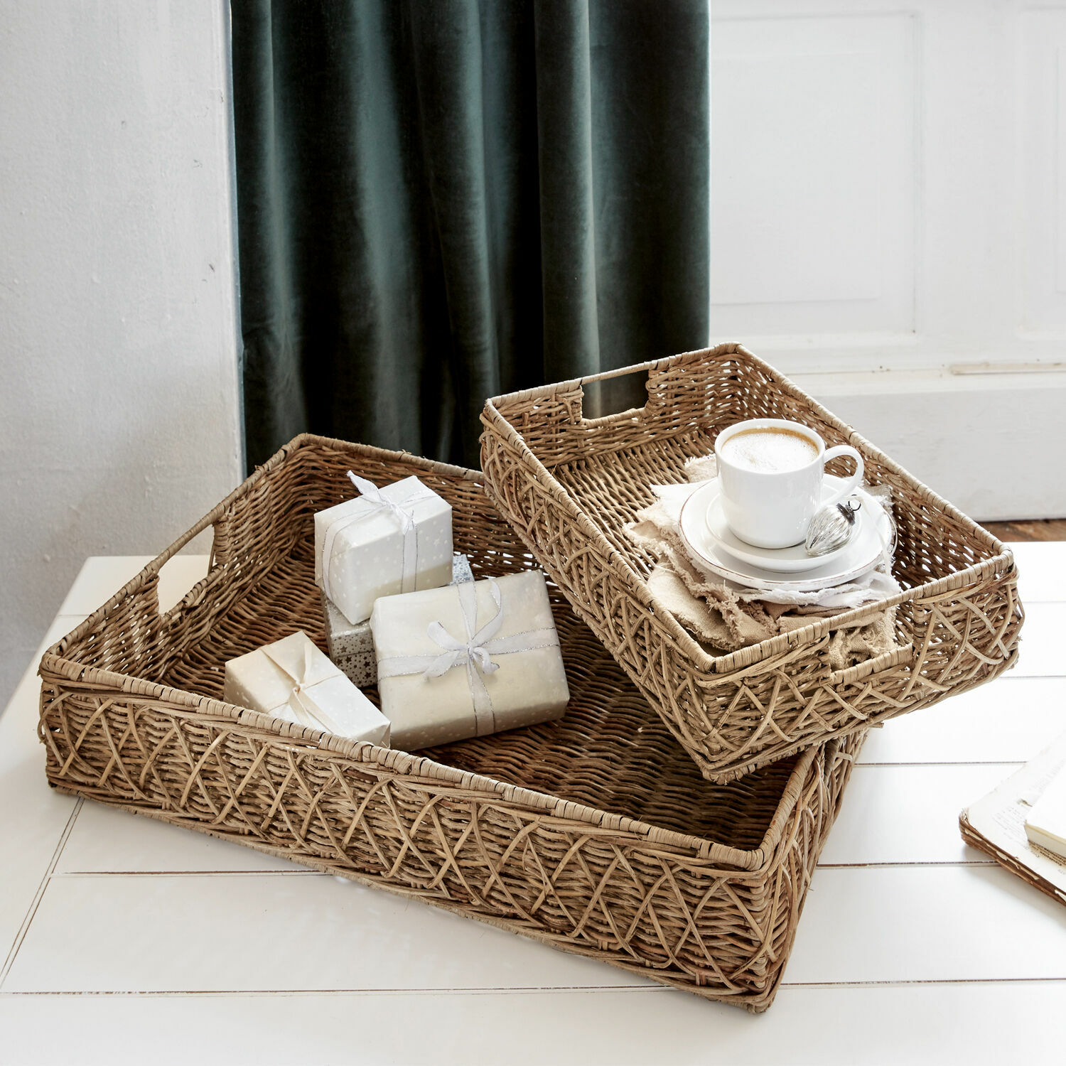 Tablett 2er Set Cordillera Set aus zwei rechteckigen Tabletts aus natürlichem Rattan für Geschenke und Kaffeetassen