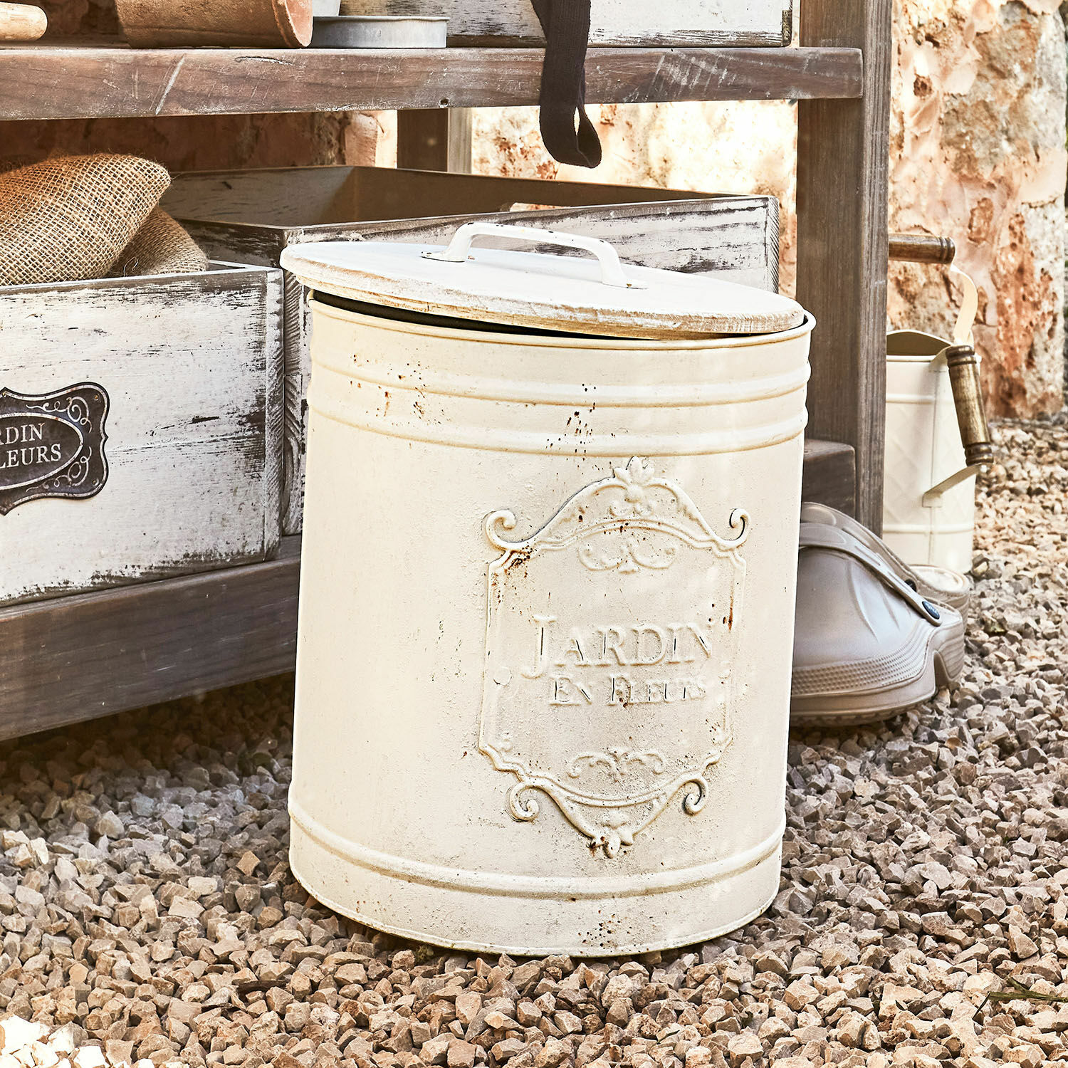 Abfalleimer Towson Metallbehälter in Creme mit Schriftzug «Jardin», dekorativ und praktisch für den Garten