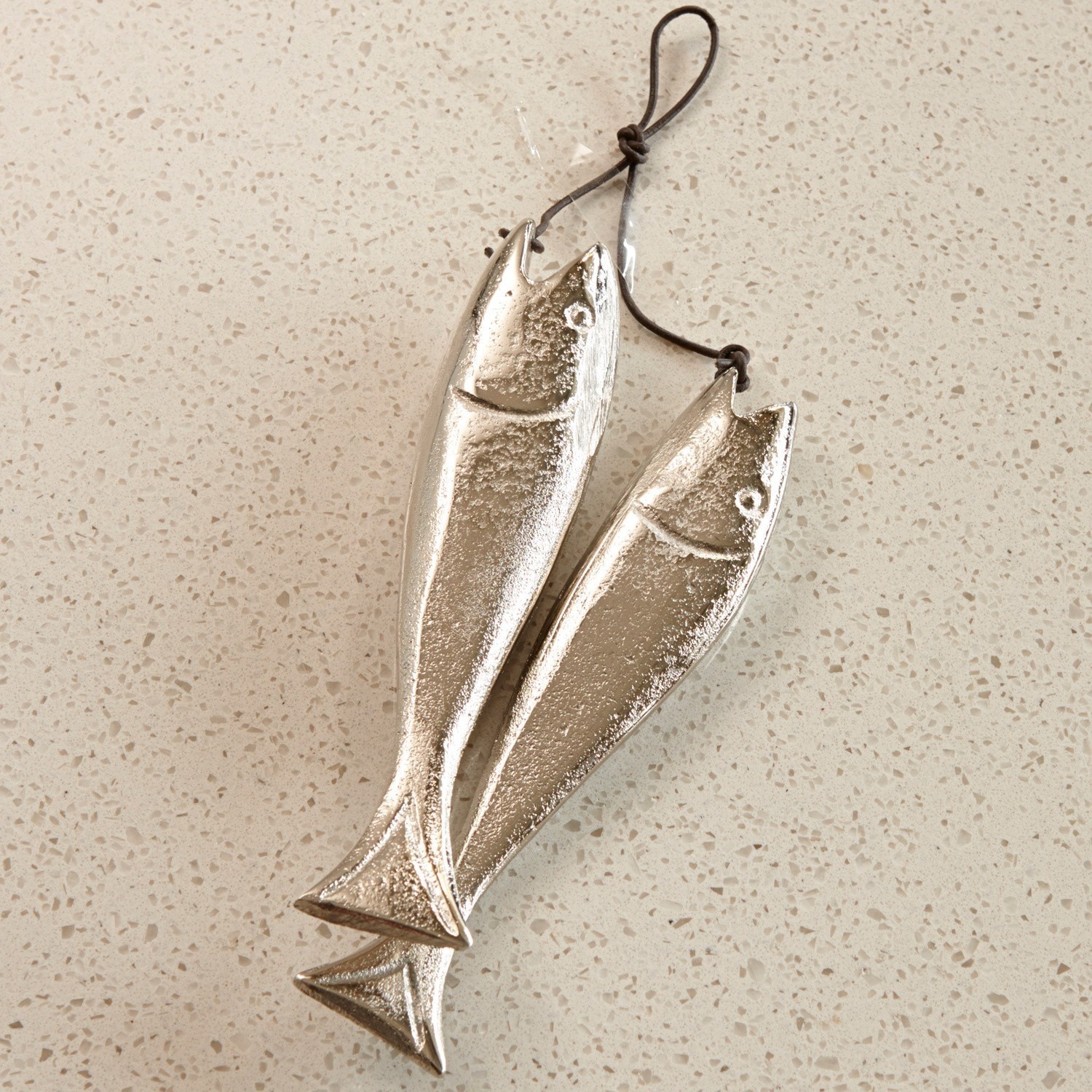 Deko-Fische 2er Set Sardine´s Dekorative silberne Metallfische an Schnur, maritimes Wohnaccessoire für Wand oder Tür