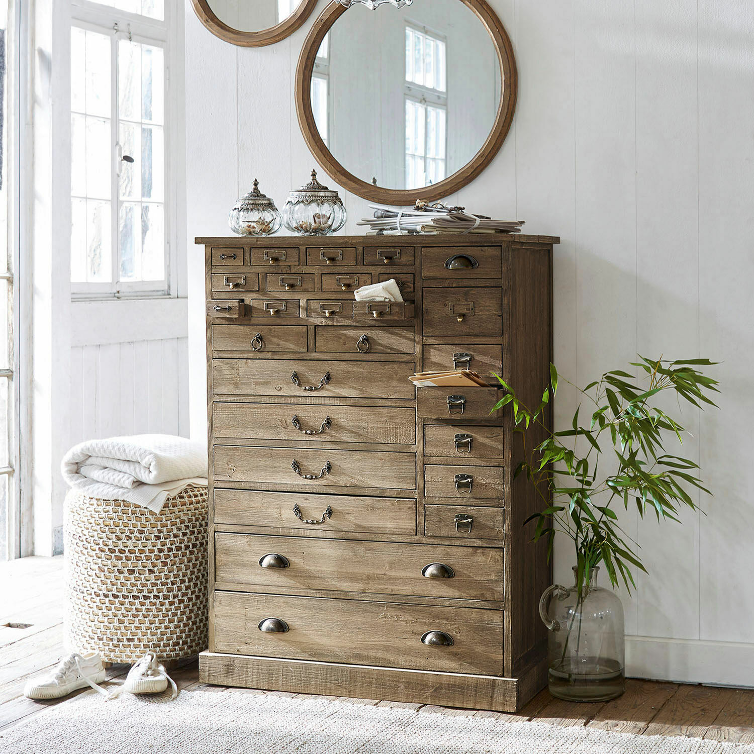 Kommode Darling Vintage-Holzkommode mit vielen Schubladen und Metallgriffen in hellbrauner Farbe