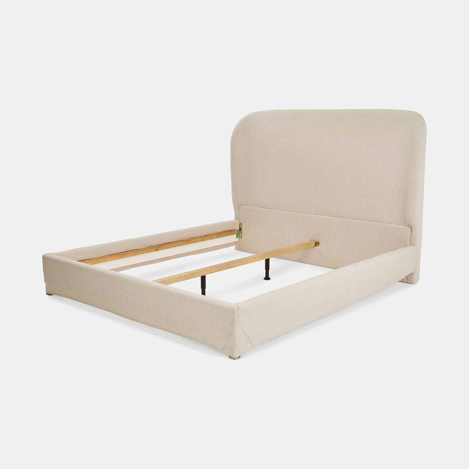 Beiges Polsterbett mit weichem Kopfteil und Holzrahmen für Schlafzimmer