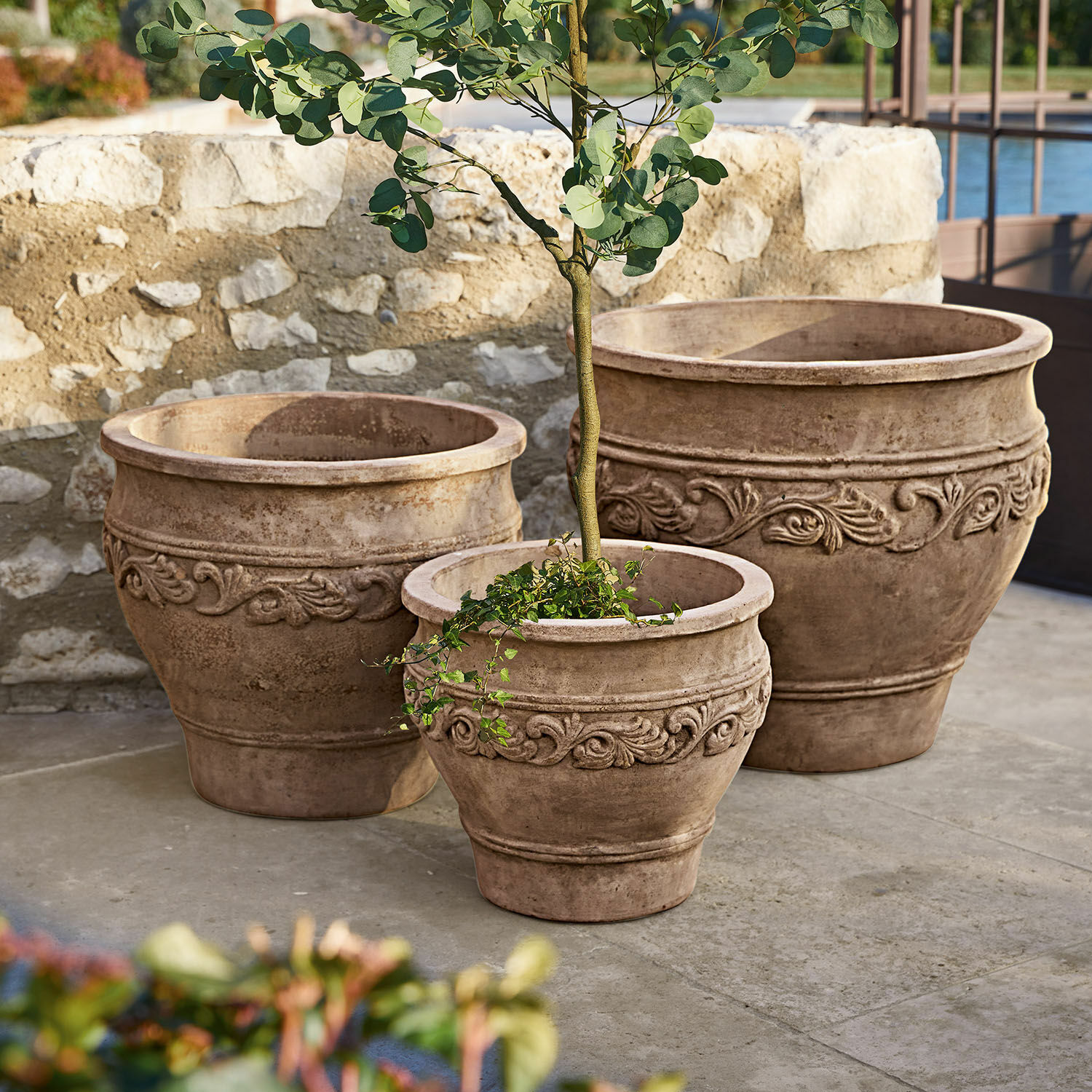 Übertopf 3er Set Sabugal Set aus drei dekorativen Terrakotta-Blumentöpfen in Beige für Garten oder Terrasse