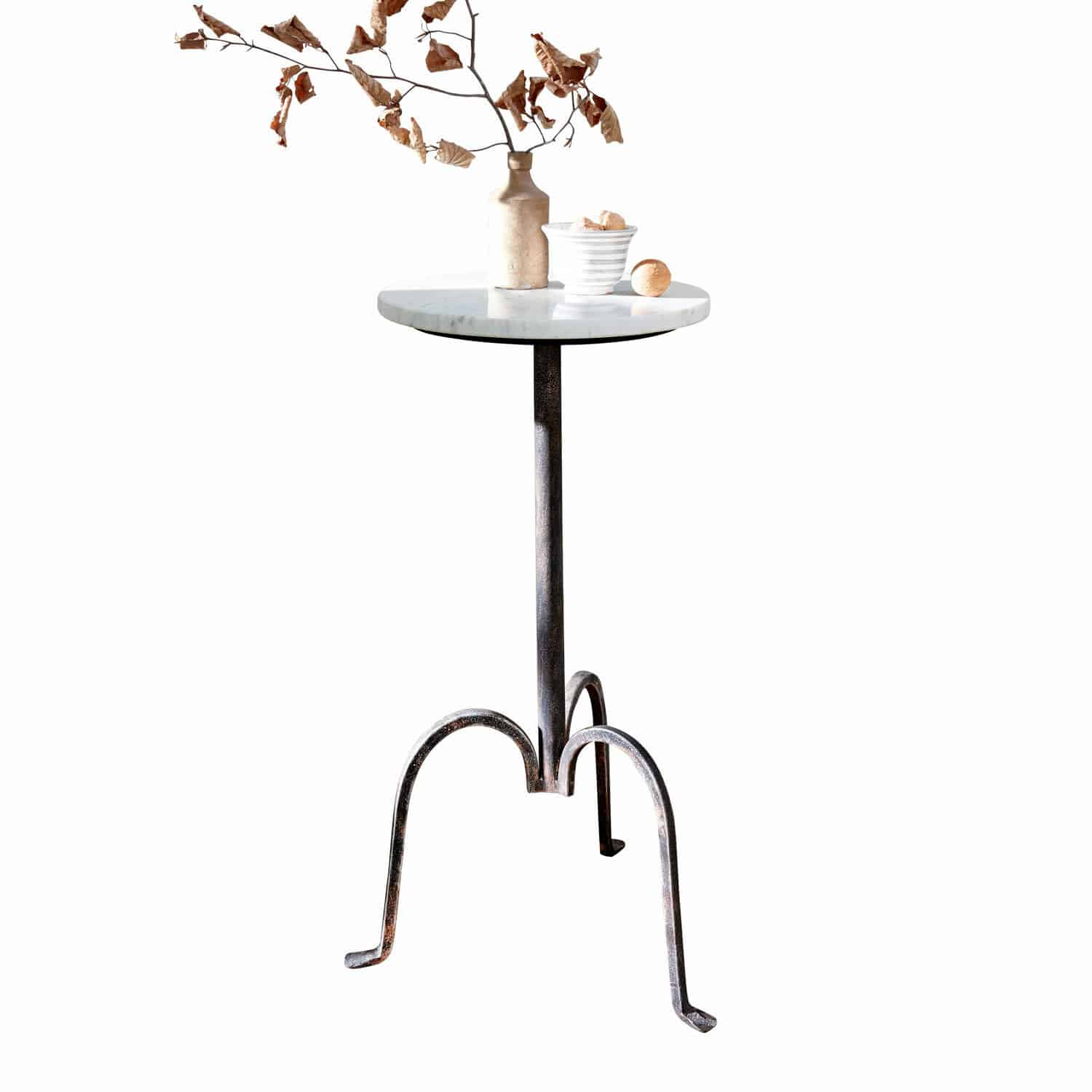 Beistelltisch Taylor Beistelltisch mit weisser Marmorplatte und schwarzem Metallgestell im Vintage-Stil