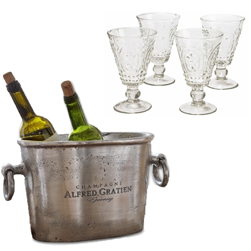 Metall-Champagnerkühler mit zwei Flaschen und vier durchsichtigen Gläsern mit Muster