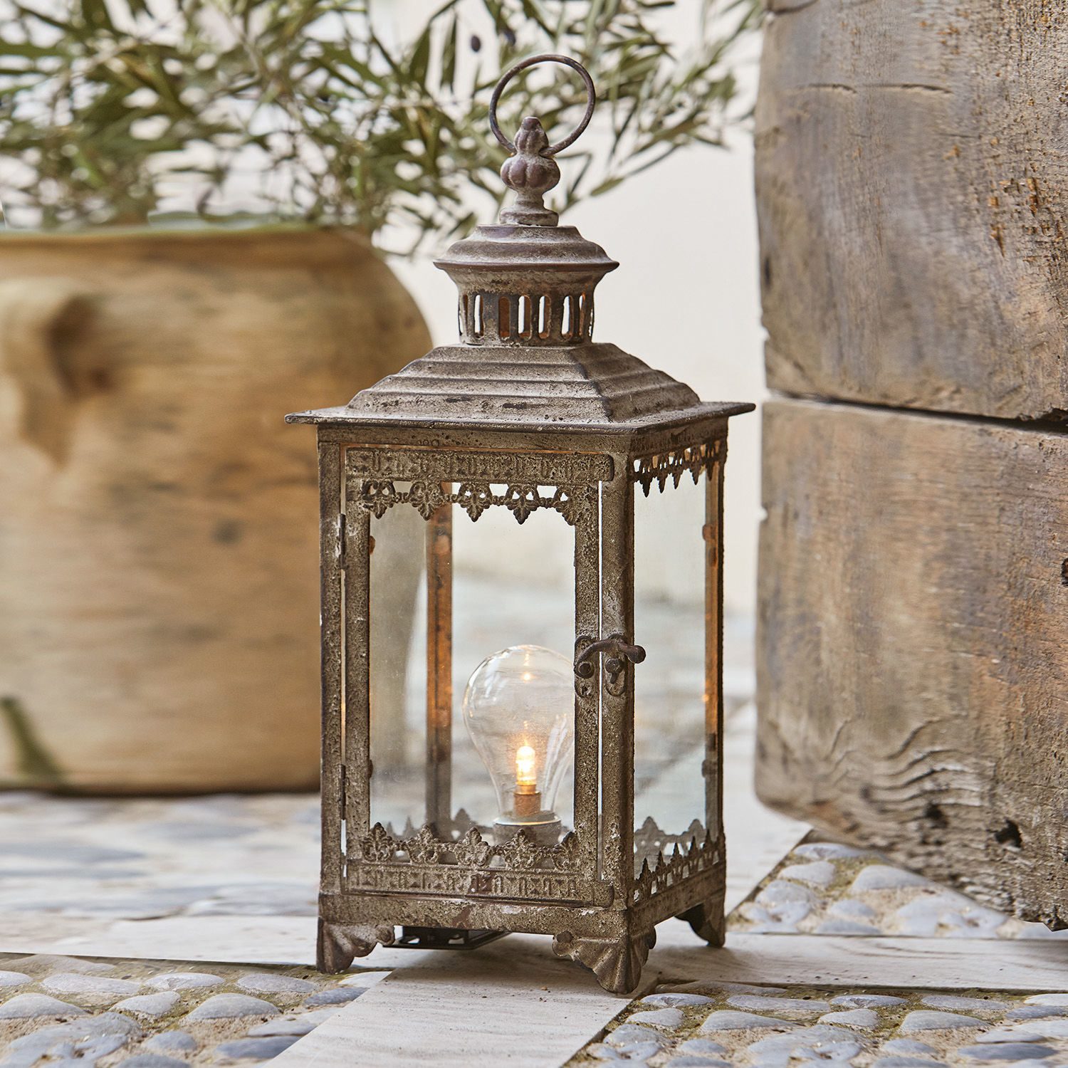 LED-Laterne Féerie Dekorative Metalllaterne im Vintage-Stil mit klarem Glas und LED-Glühbirne für Terrasse