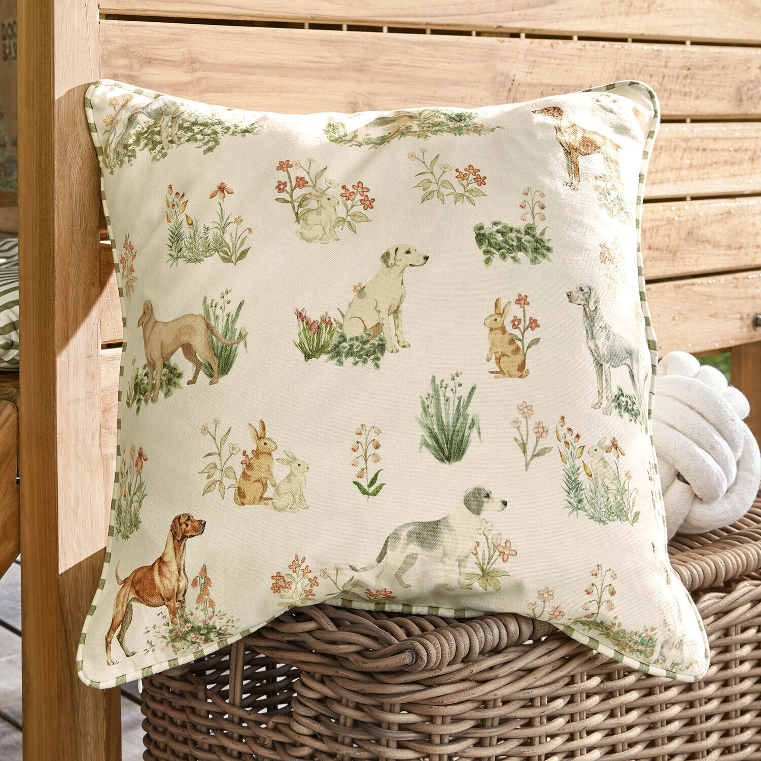 Kissenhülle Stubsi Dekoratives Baumwollkissen in Creme mit Hund- und Hasenmotiven, gemütliche Wohnraumdekoration