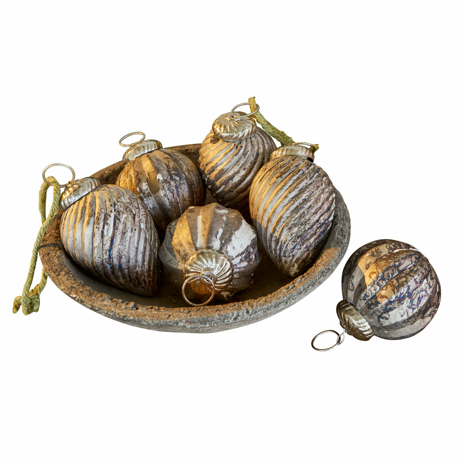 Weihnachtsschmuck 6er Set Miras Set aus 6 silbernen Weihnachtskugeln aus Glas mit metallischem Glanz für festliche Dekoration.