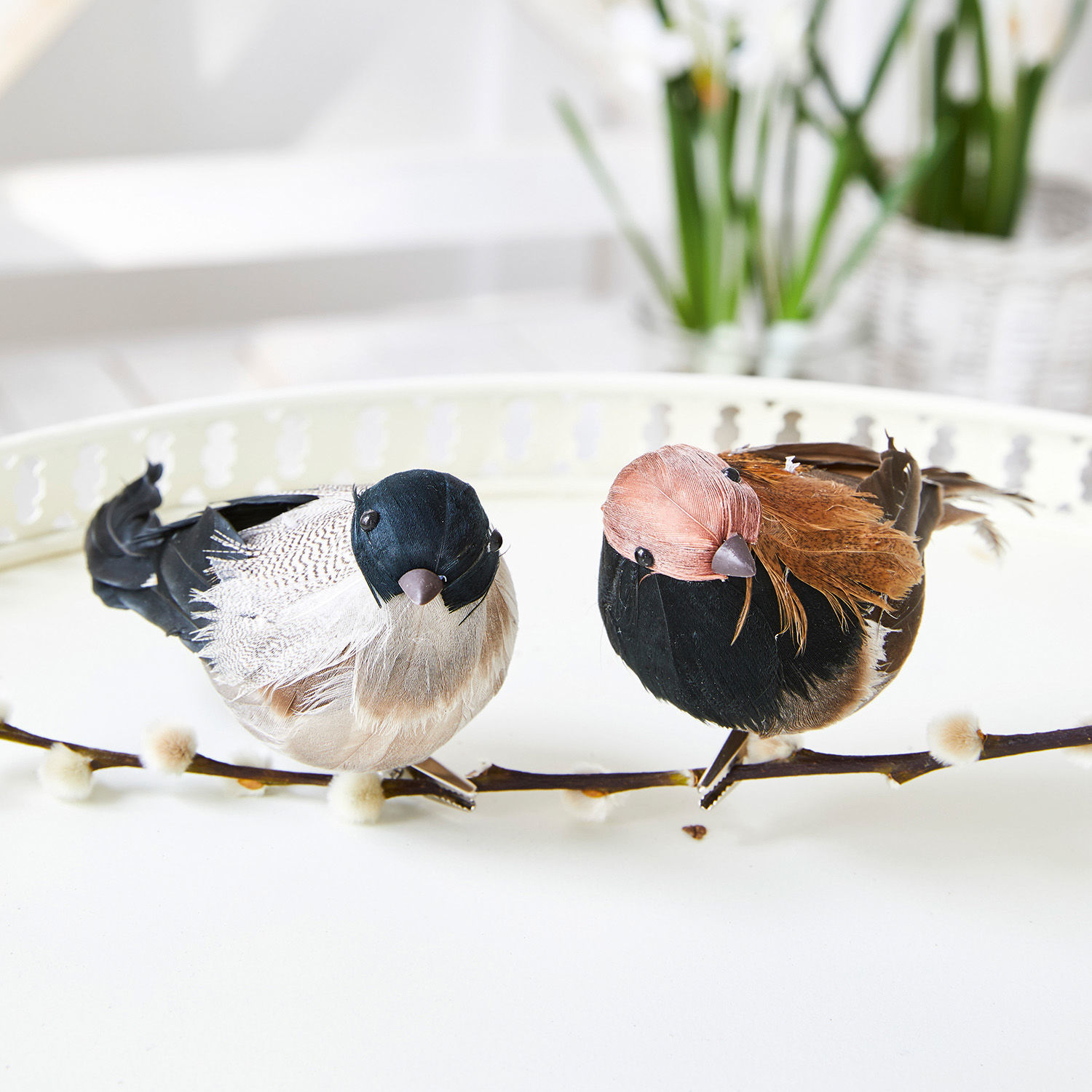 Vogel 2er Set Harera Dekorative Vögel aus Federn in natürlichen Farben auf einem Zweig, stilvolle Wohnraumdekoration