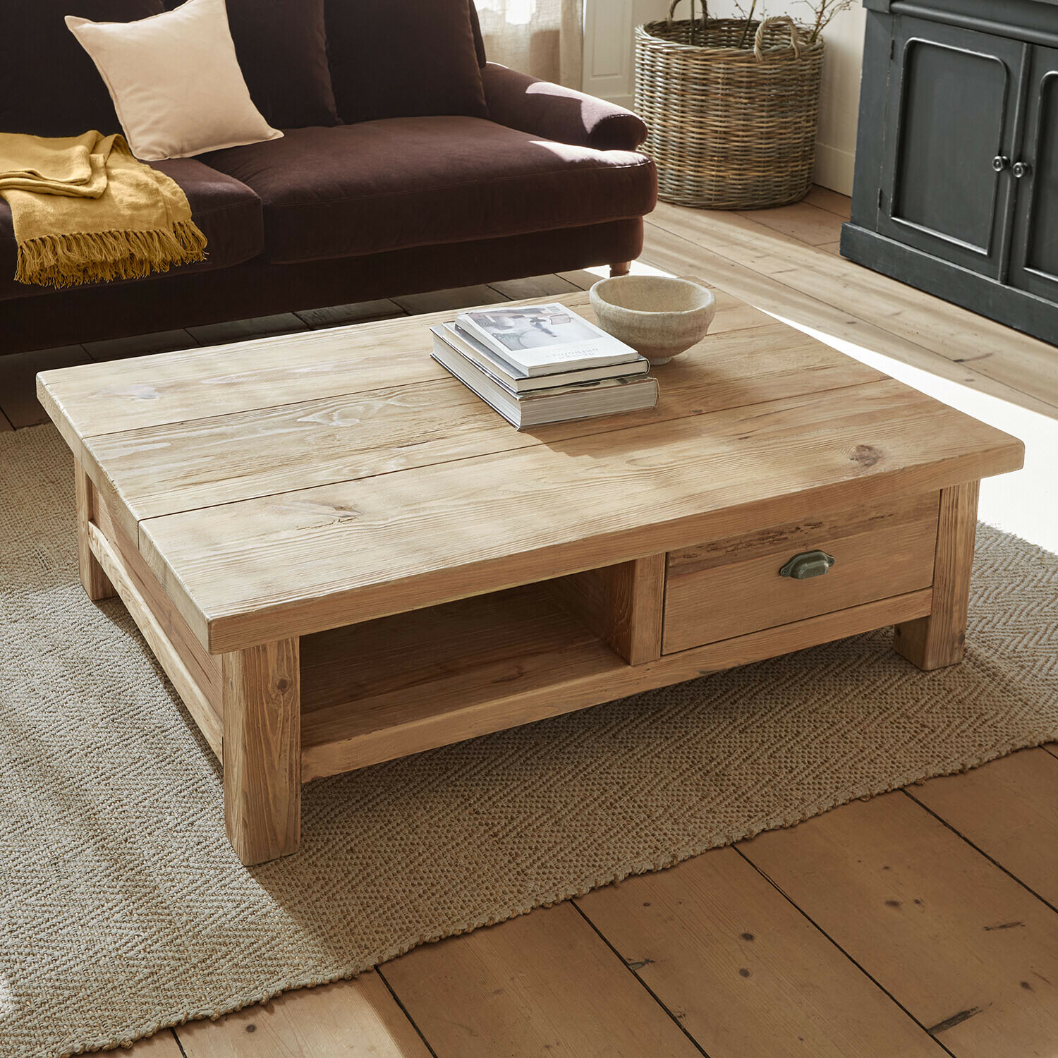 Heller Couchtisch aus Kiefernholz mit Schublade und Ablage, naturfarbig, Wohnzimmermöbel