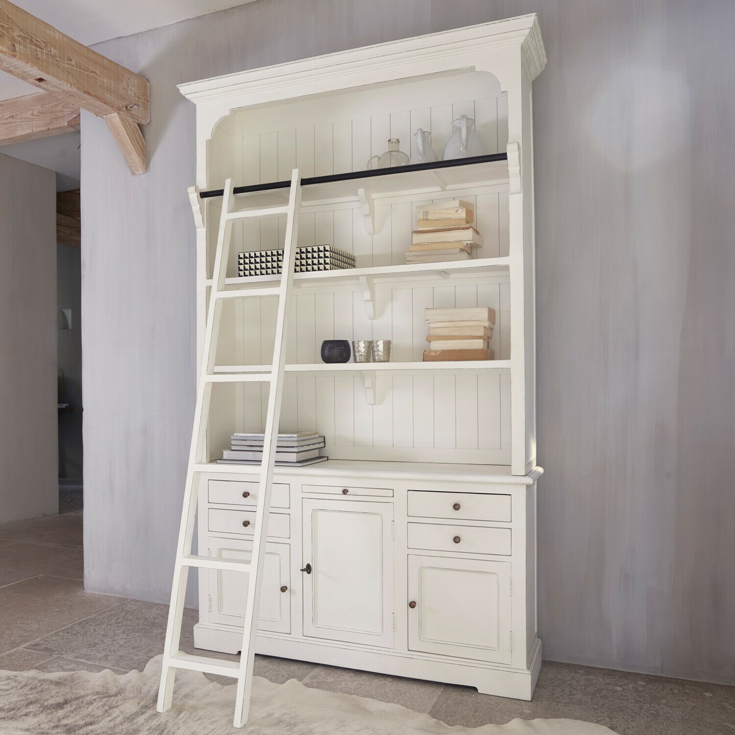Schrank Monts Weisse Holzvitrine mit Leiter und Regalen, stilvolles Möbelstück für Wohnzimmer oder Büro