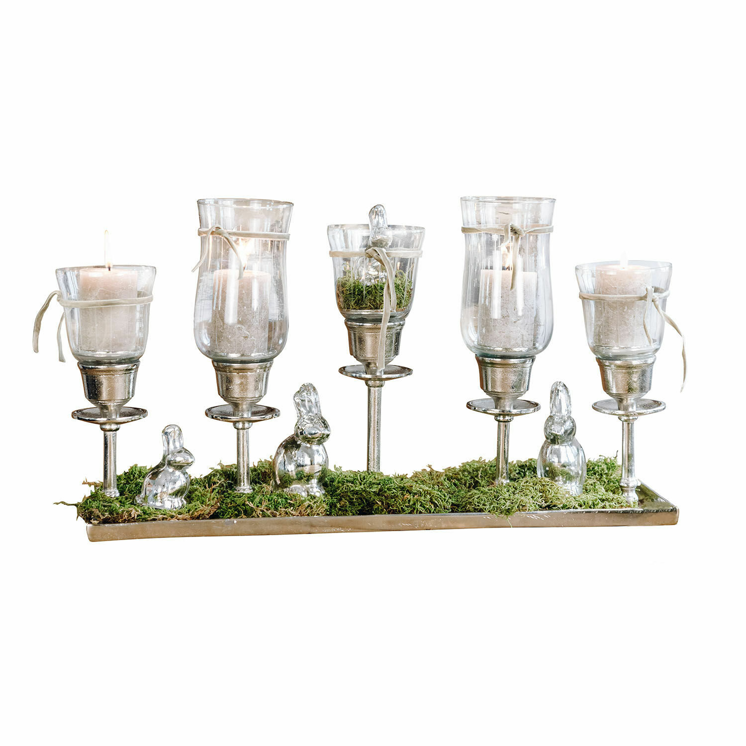 Stylebox Osterfreude Osterfreude Dekorativer Kerzenhalter aus Glas und Metall mit weissen Kerzen und grünem Moos als Tischdekoration