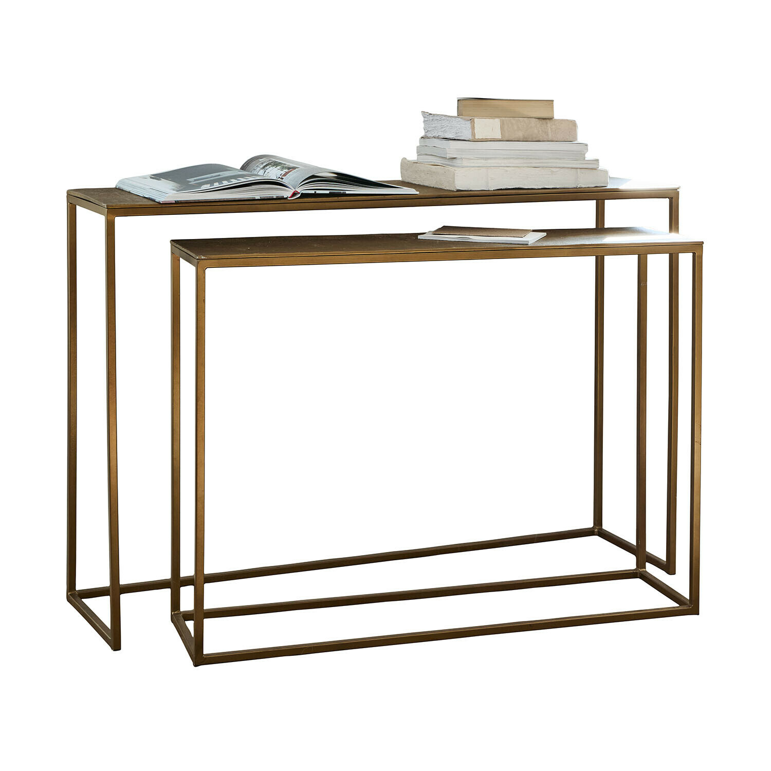 Zweiteiliges Set Metalltische in Messingfarbe mit Büchern, modernes minimalistisches Design