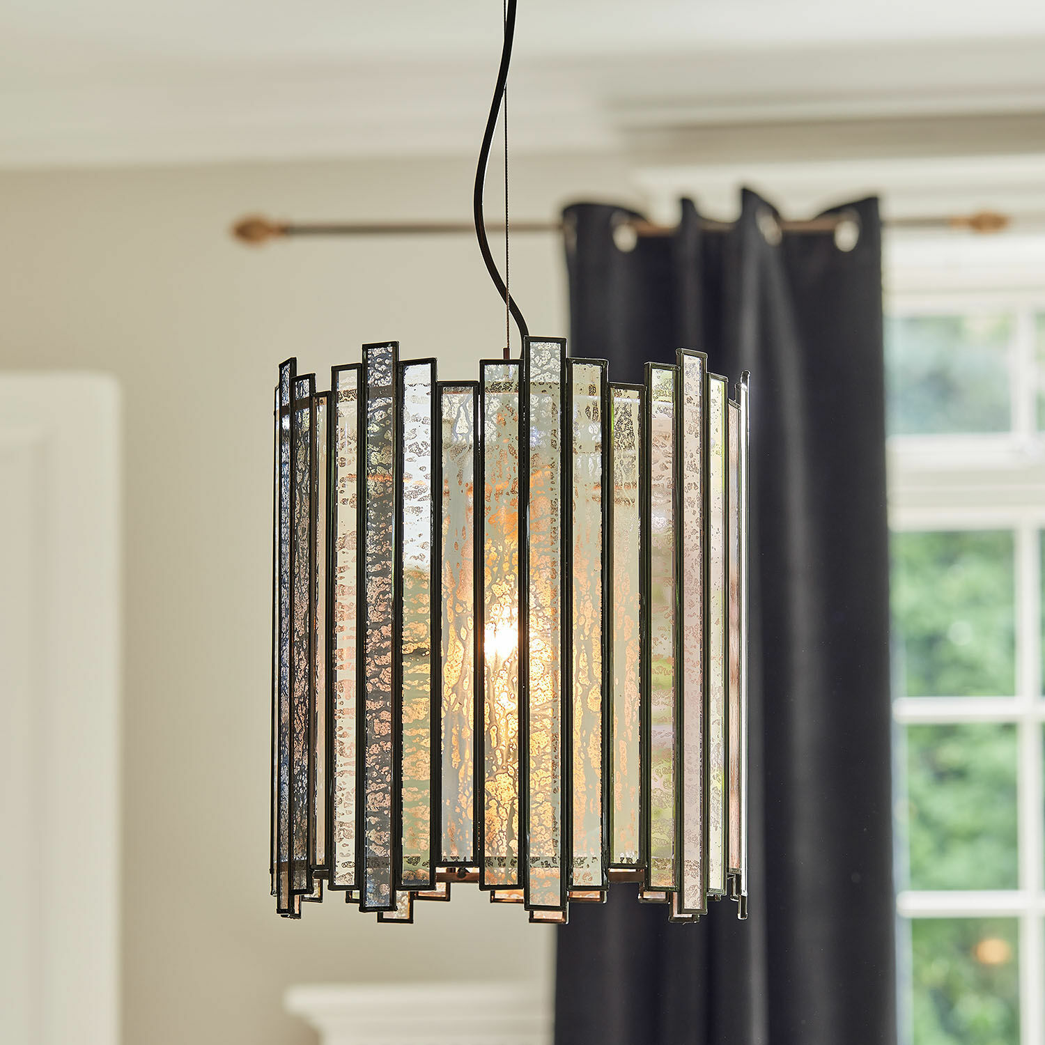 Hängelampe Thévigny Pendelleuchte mit Metall- und Glasplatten im Vintage-Stil, dekorative Deckenleuchte für das Wohnzimmer