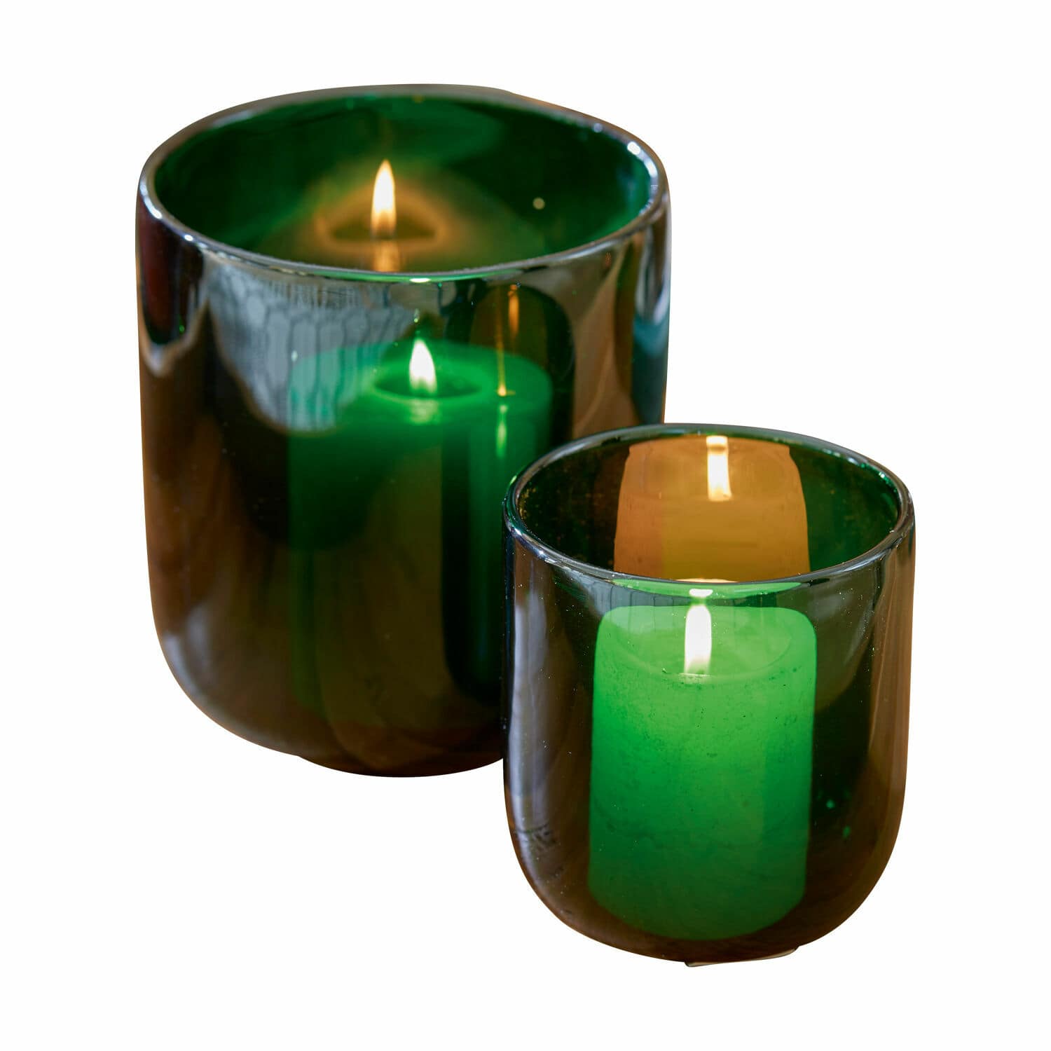 Windlicht 2er Set Theodor Set aus zwei grünen Glaswindlichtern mit brennenden Kerzen für die Wohnraumdekoration