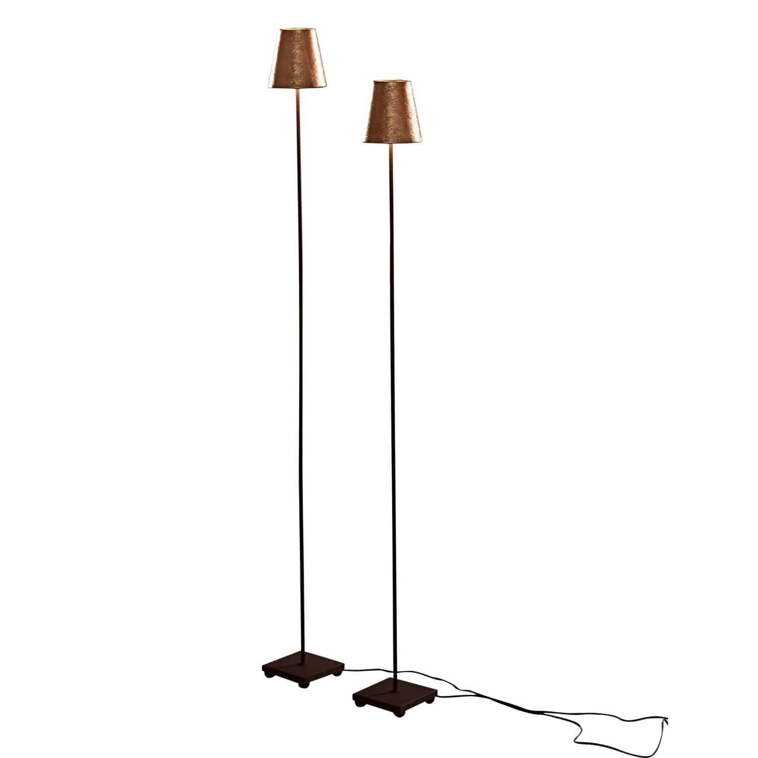 Stehlampe 2er Set Tacoma Ein Paar hohe Stehlampen mit kupferfarbenen Metalllampenschirmen und schwarzen Metallfüssen