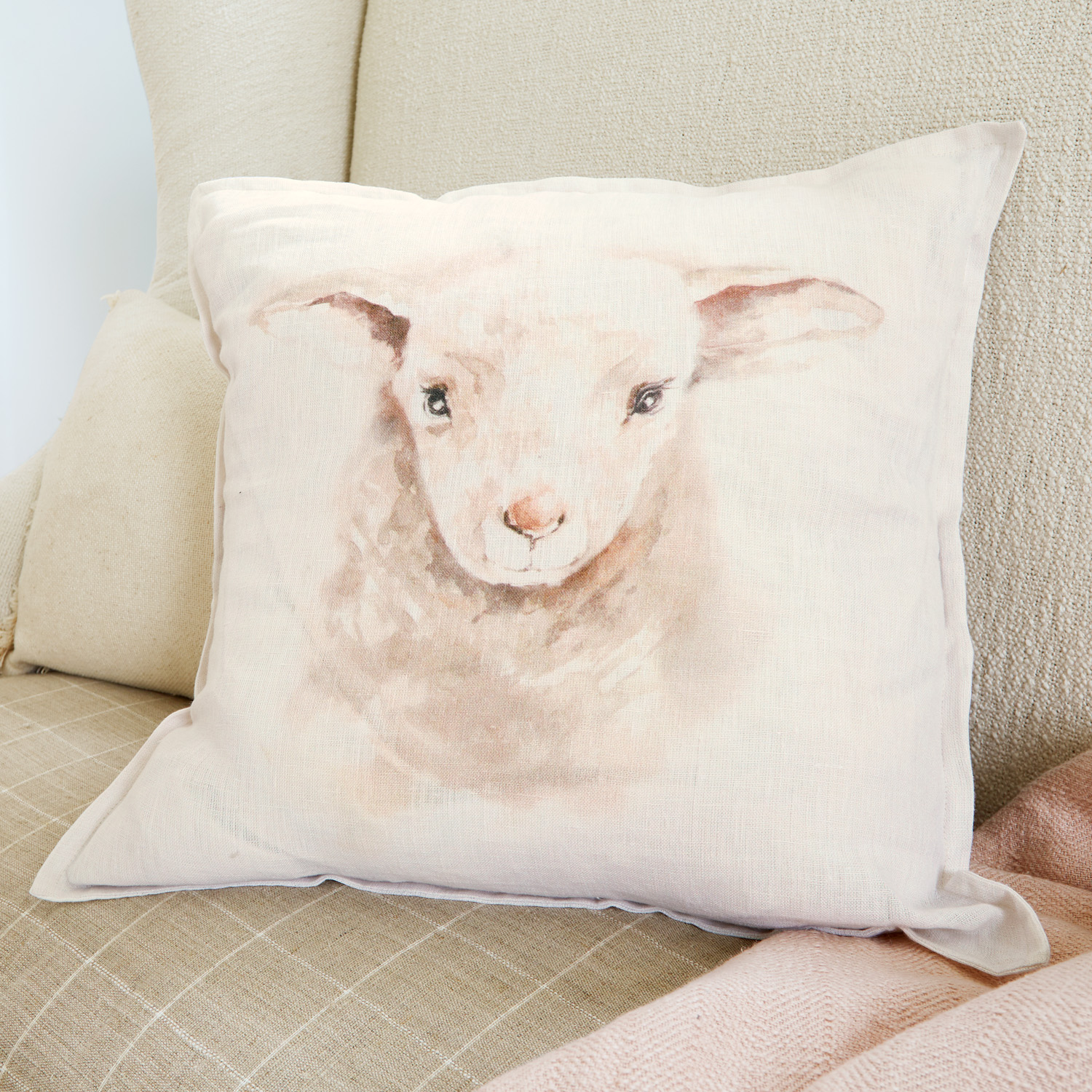 Dekoratives Leinenkissen in Beige mit Lamm-Motiv für gemütliche Wohnräume