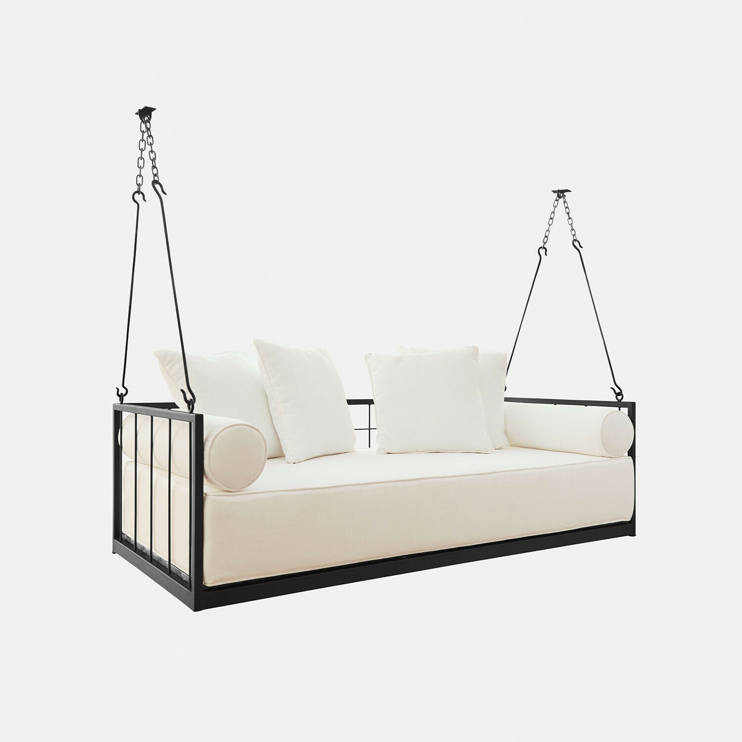 Weisse Hängesofa mit schwarzem Metallgestell und weichen Kissen für gemütliches Sitzen