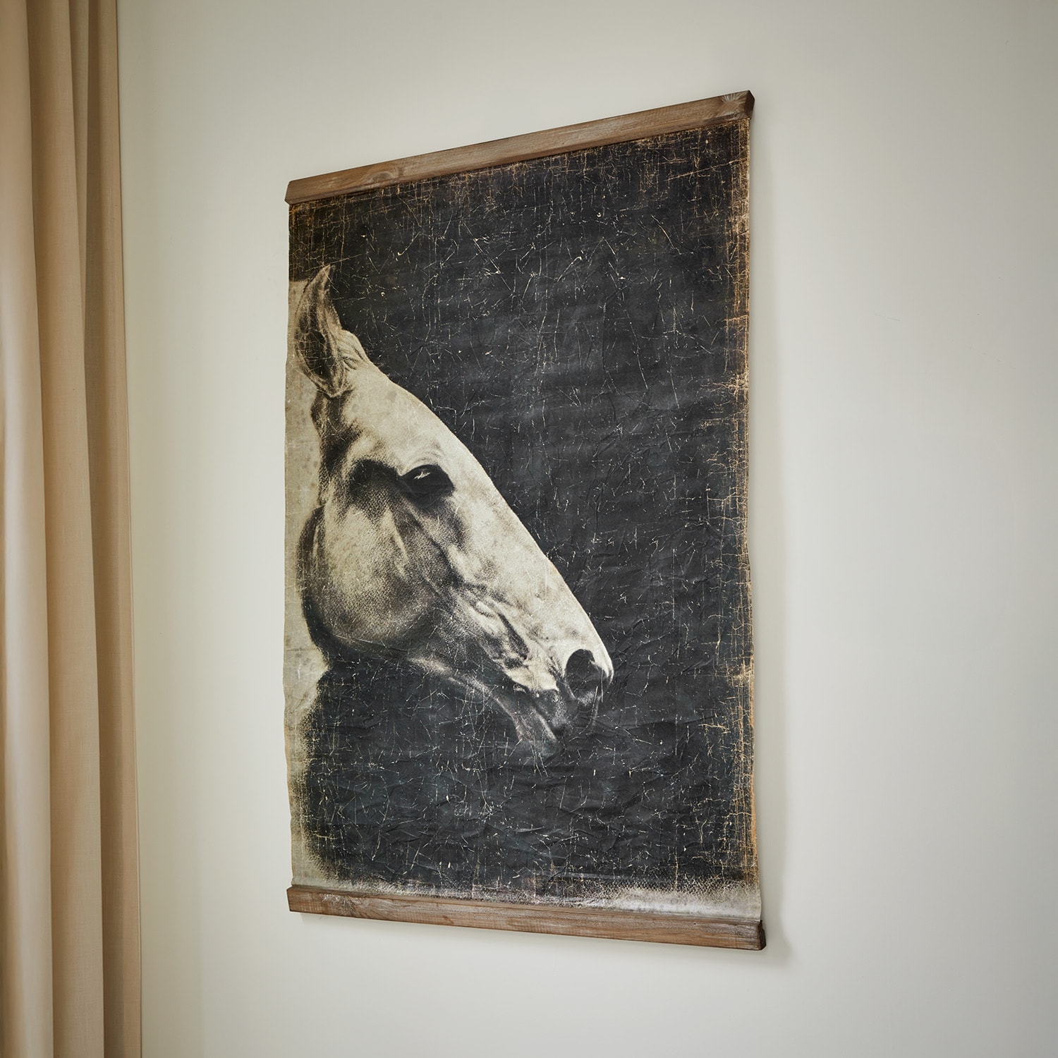 Wandbild mit Pferdekopf auf schwarzem Hintergrund in Holzrahmen, rustikale Wohnraumdekoration