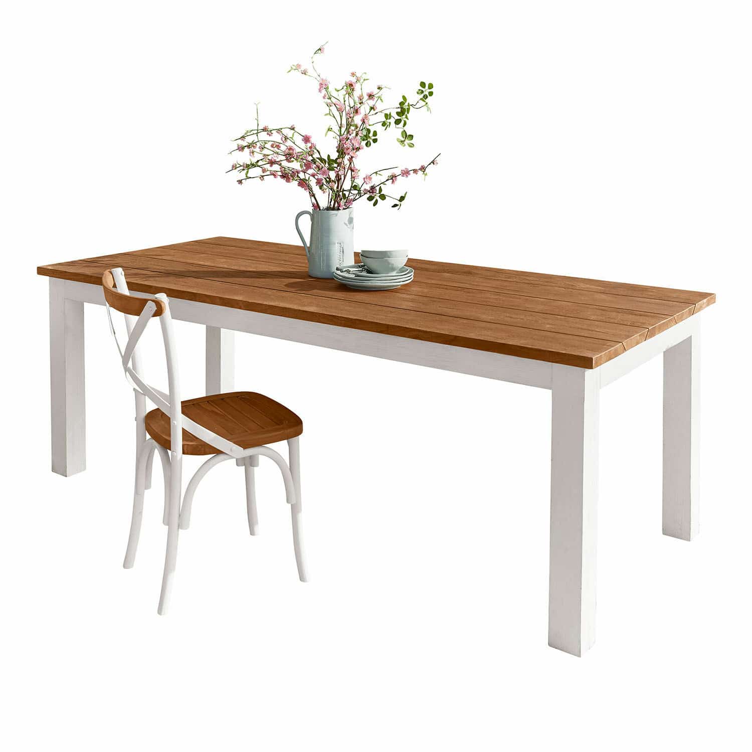 Tisch Kirkdale Holztisch und Stuhl in Weiss und Braun mit Blumendekoration auf dem Tisch