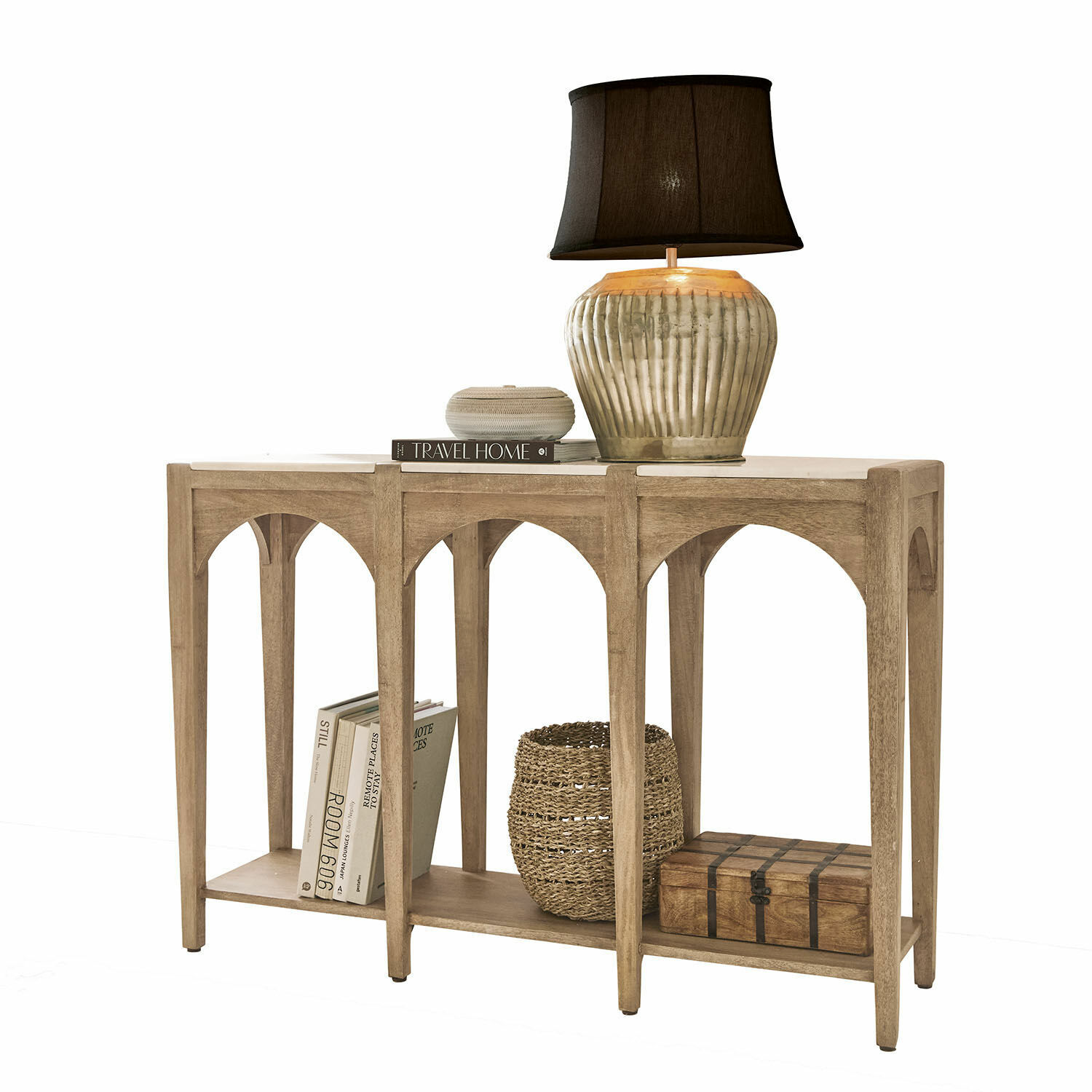 Konsole Annabelle Konsole aus Mangoholz in Natur mit Lampe und Dekorationen, stilvolles Wohnzimmermöbel