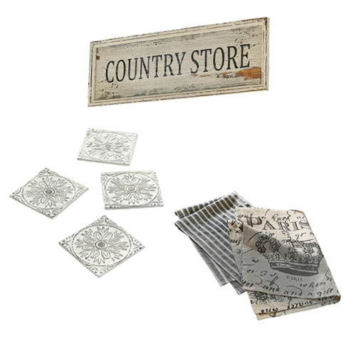 Holzschild «Country Store» mit grauen Untersetzern und Leinen-Geschirrtüchern für die Küche