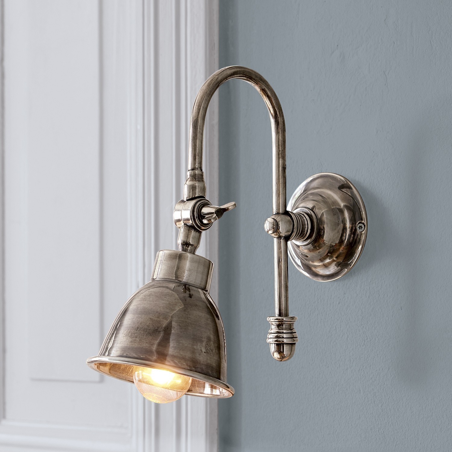 Wandlampe Gemma Wandlampe aus Metall in Silber mit verstellbarem Schirm und LED-Lampe für Innenräume